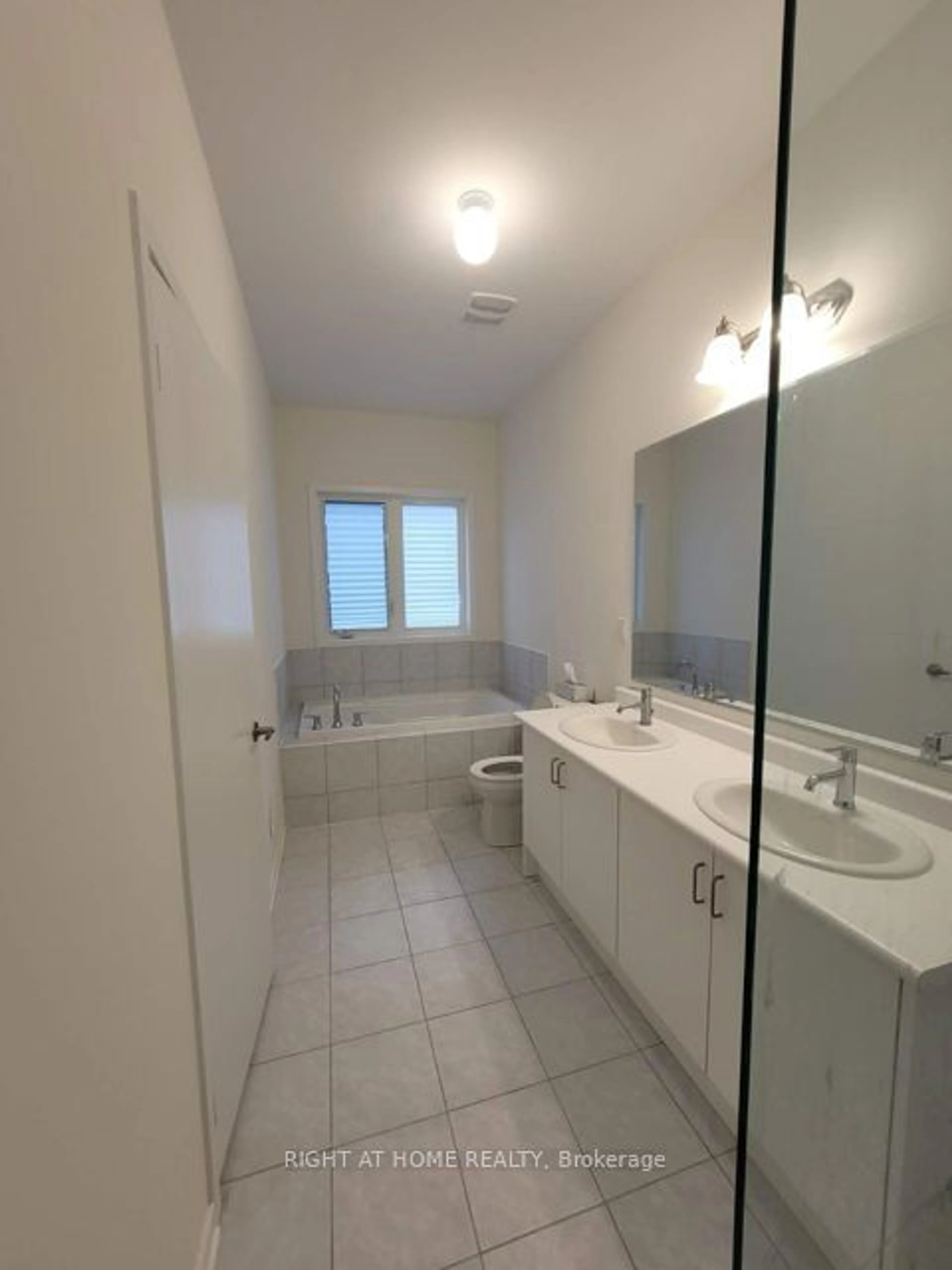 Standard bathroom, unknown for 62 Pantheon Lane, Markham Ontario L3P 3J3