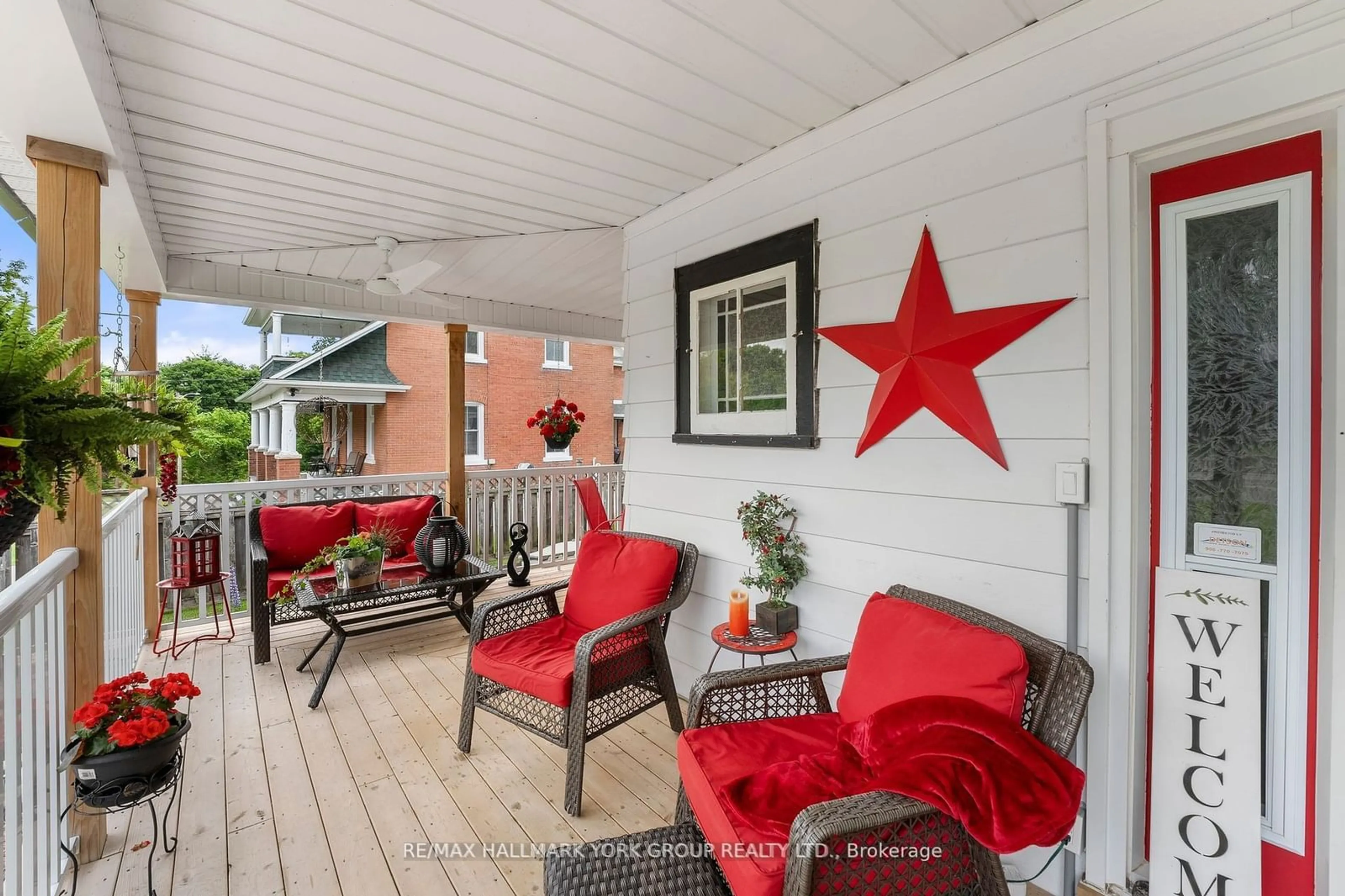 Patio, street for 235 Pefferlaw Rd, Georgina Ontario L0E 1N0