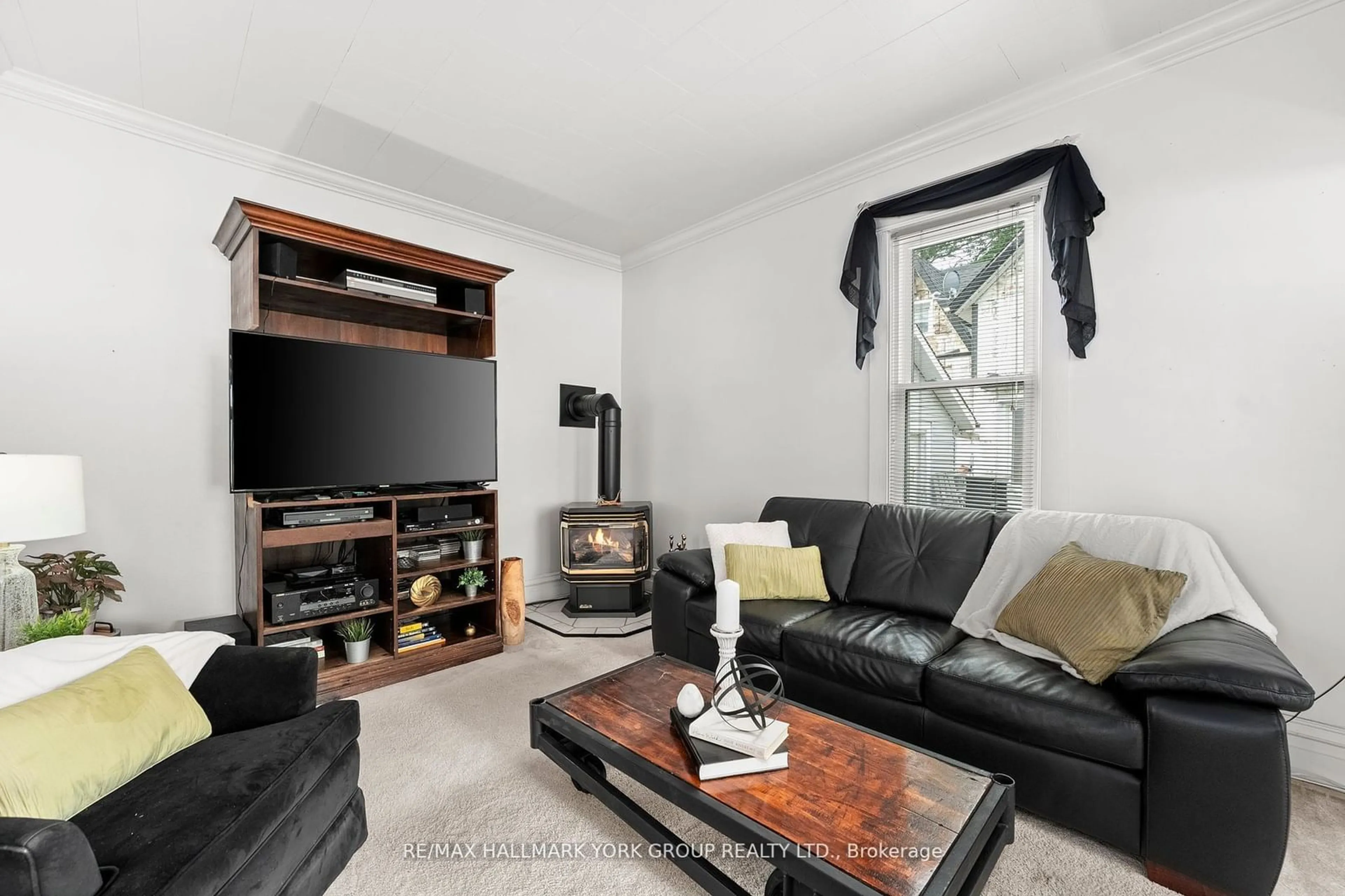 Living room with furniture, unknown for 235 Pefferlaw Rd, Georgina Ontario L0E 1N0