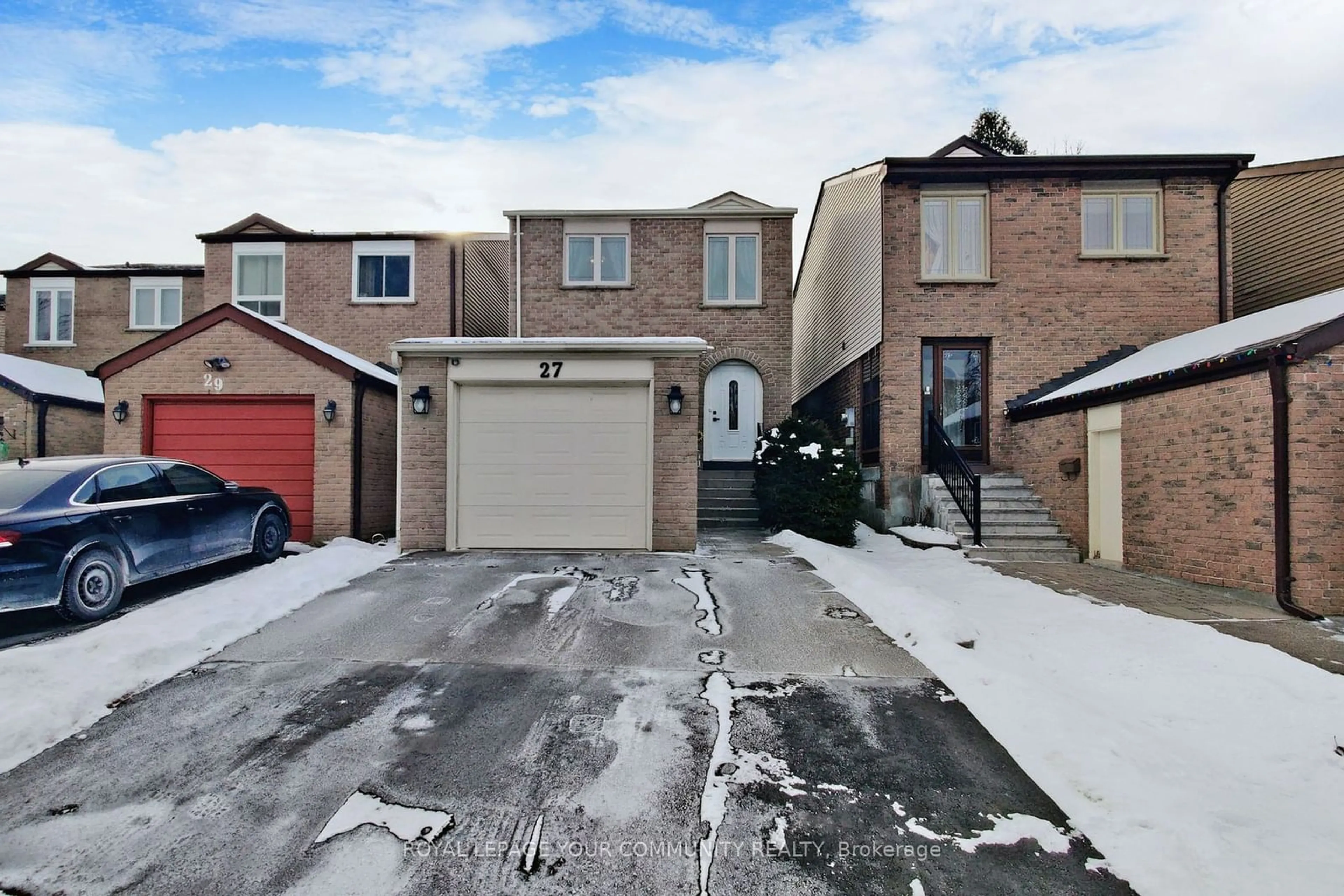 A pic from outside/outdoor area/front of a property/back of a property/a pic from drone, street for 27 Riviera Dr, Vaughan Ontario L4K 2H9