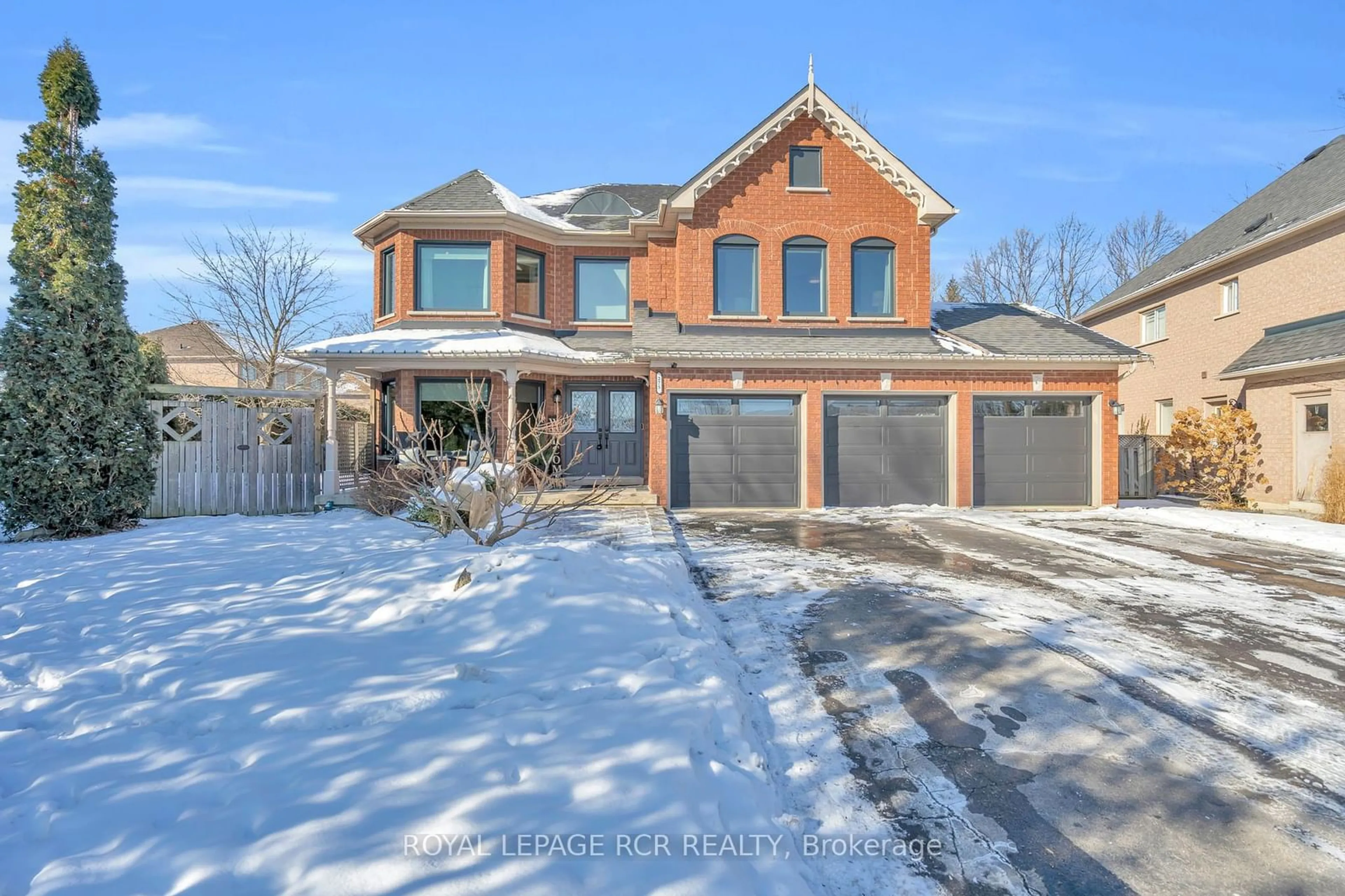 Home with brick exterior material, street for 275 Flannagan Crt, Newmarket Ontario L3X 2E7