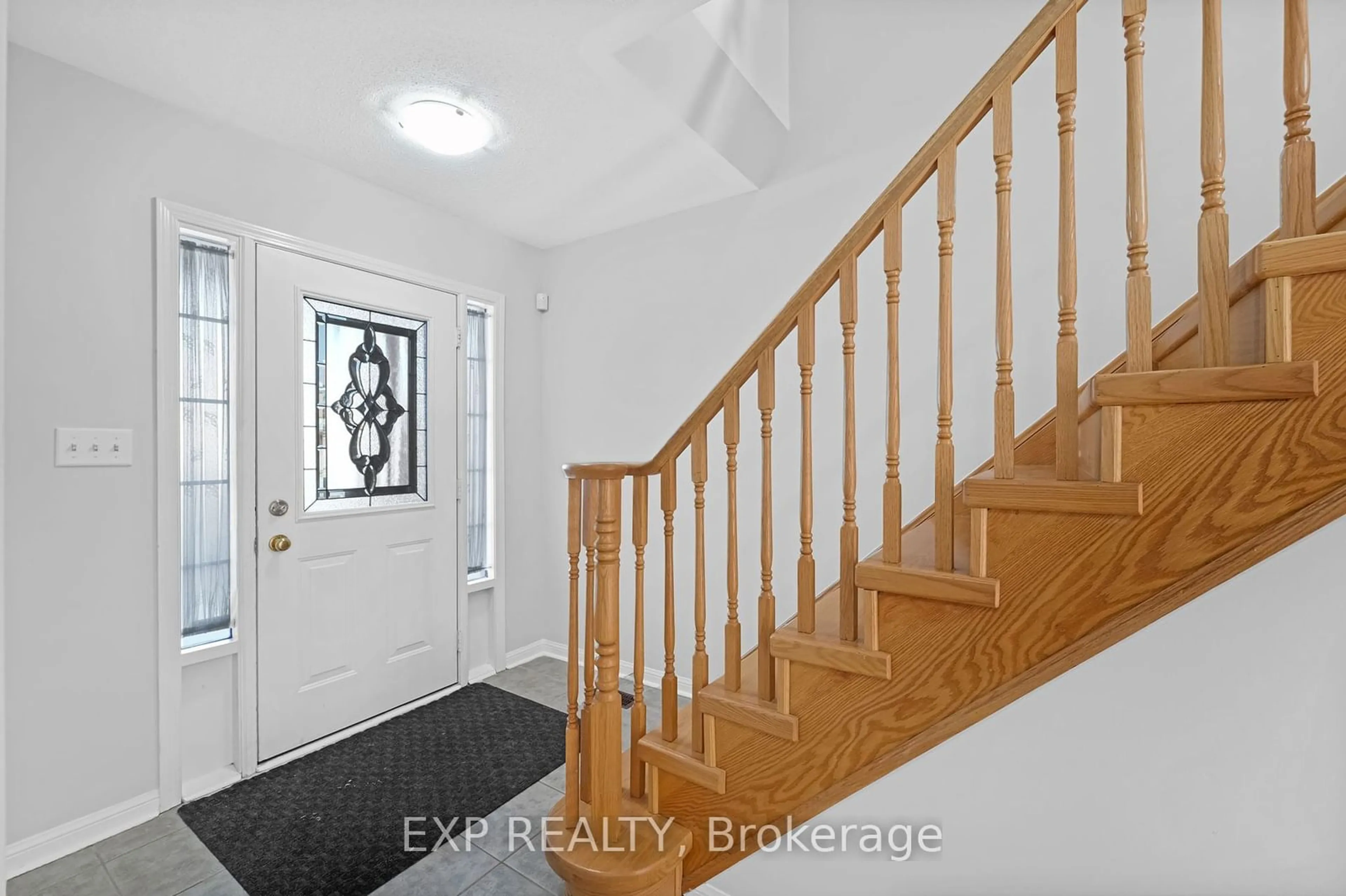 Indoor entryway for 31 Fitzwilliam Ave, Richmond Hill Ontario L4E 4N8