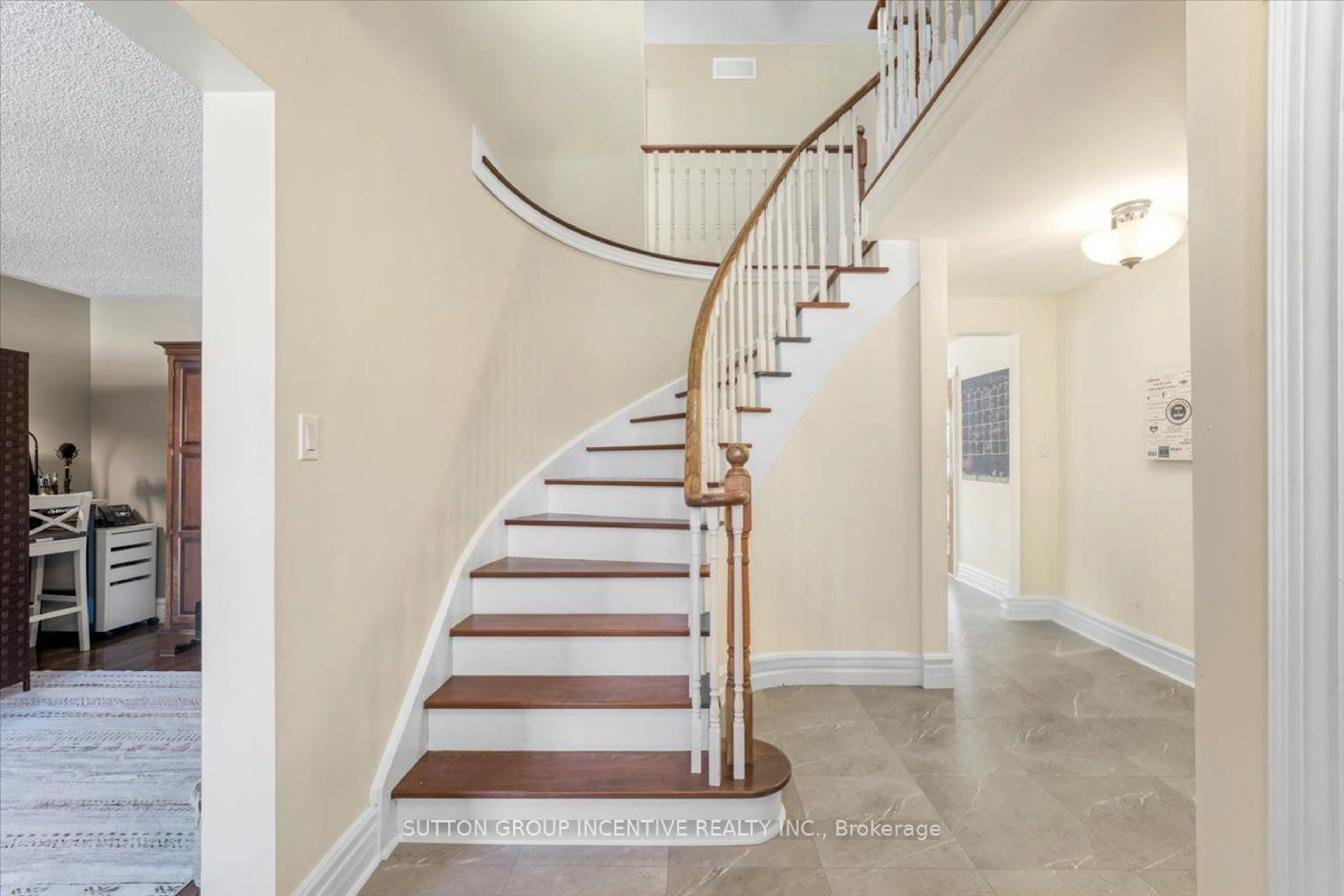 Stairs for 9 Tower Crt, Bradford West Gwillimbury Ontario L3Z 2V2