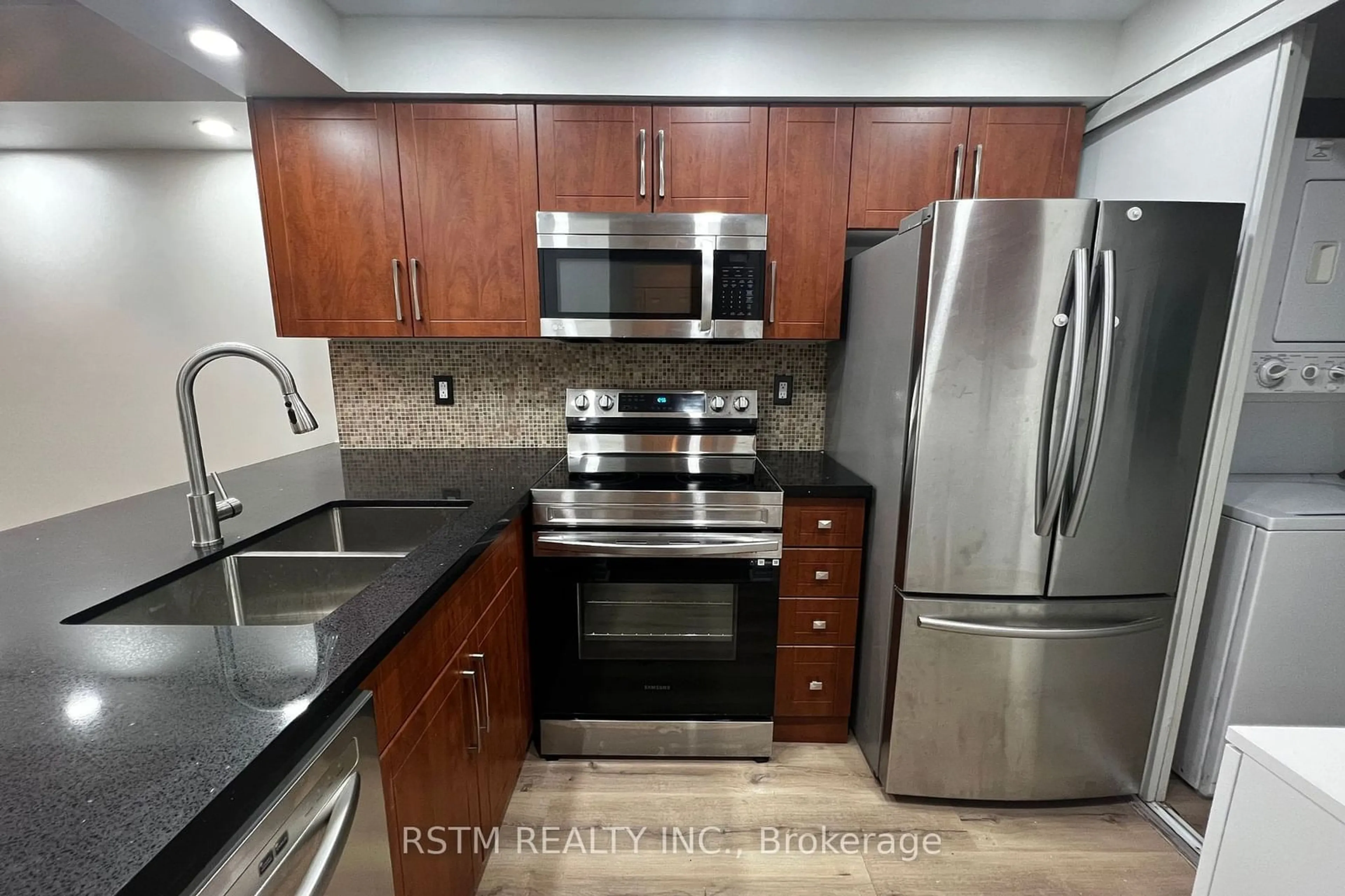 Standard kitchen, unknown for 175 Cedar Ave #808, Richmond Hill Ontario L4C 9V3