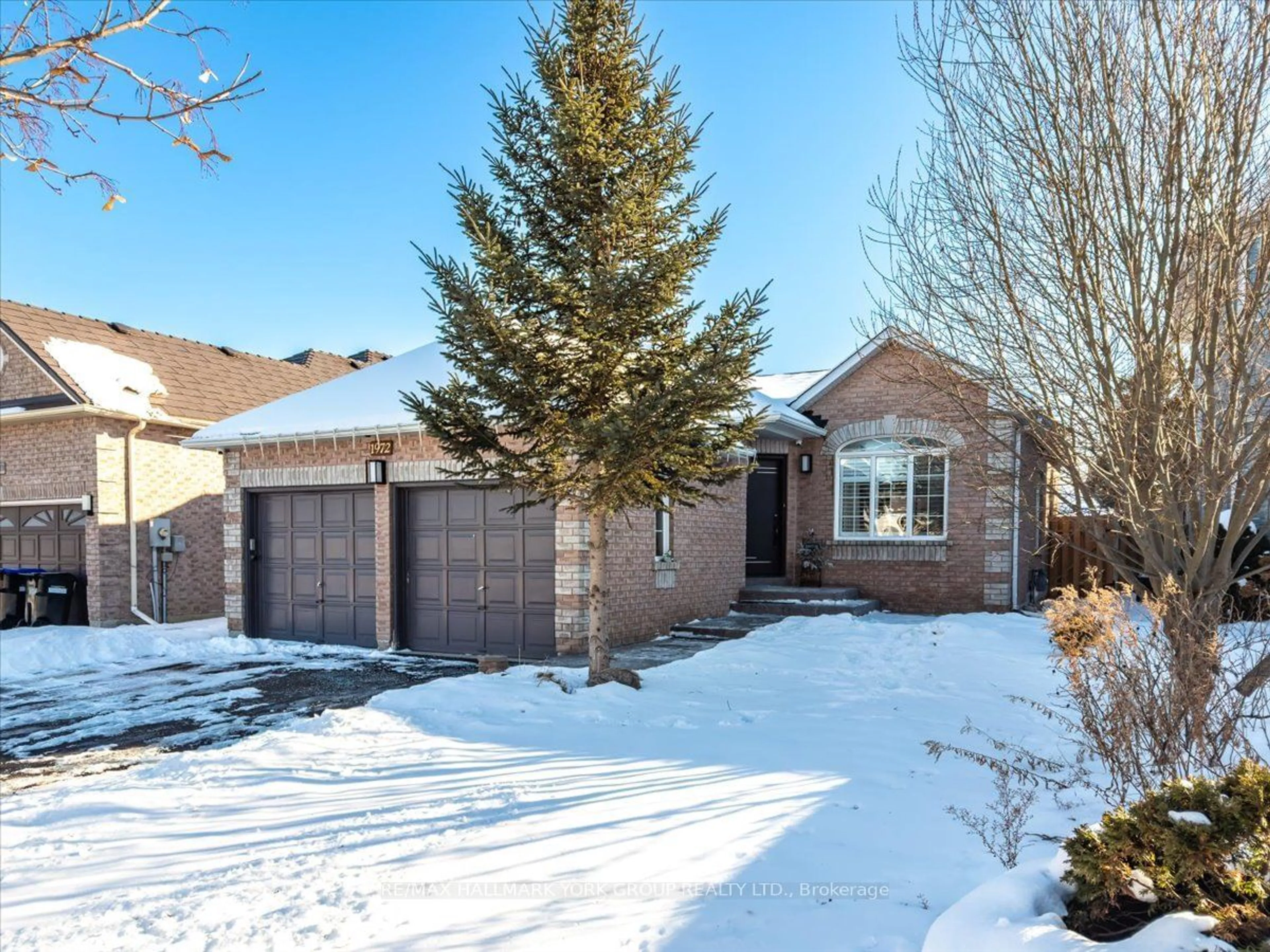 Home with brick exterior material, street for 1972 Emerald Crt, Innisfil Ontario L9S 2A1