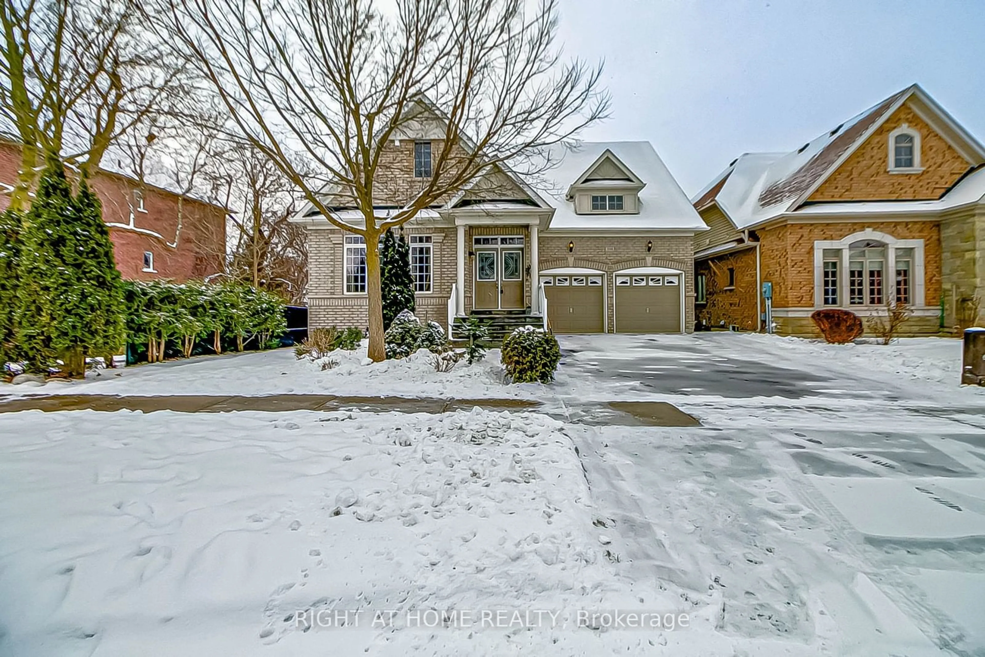 Home with brick exterior material, street for 598 Foxcroft Blvd, Newmarket Ontario L3X 3L5