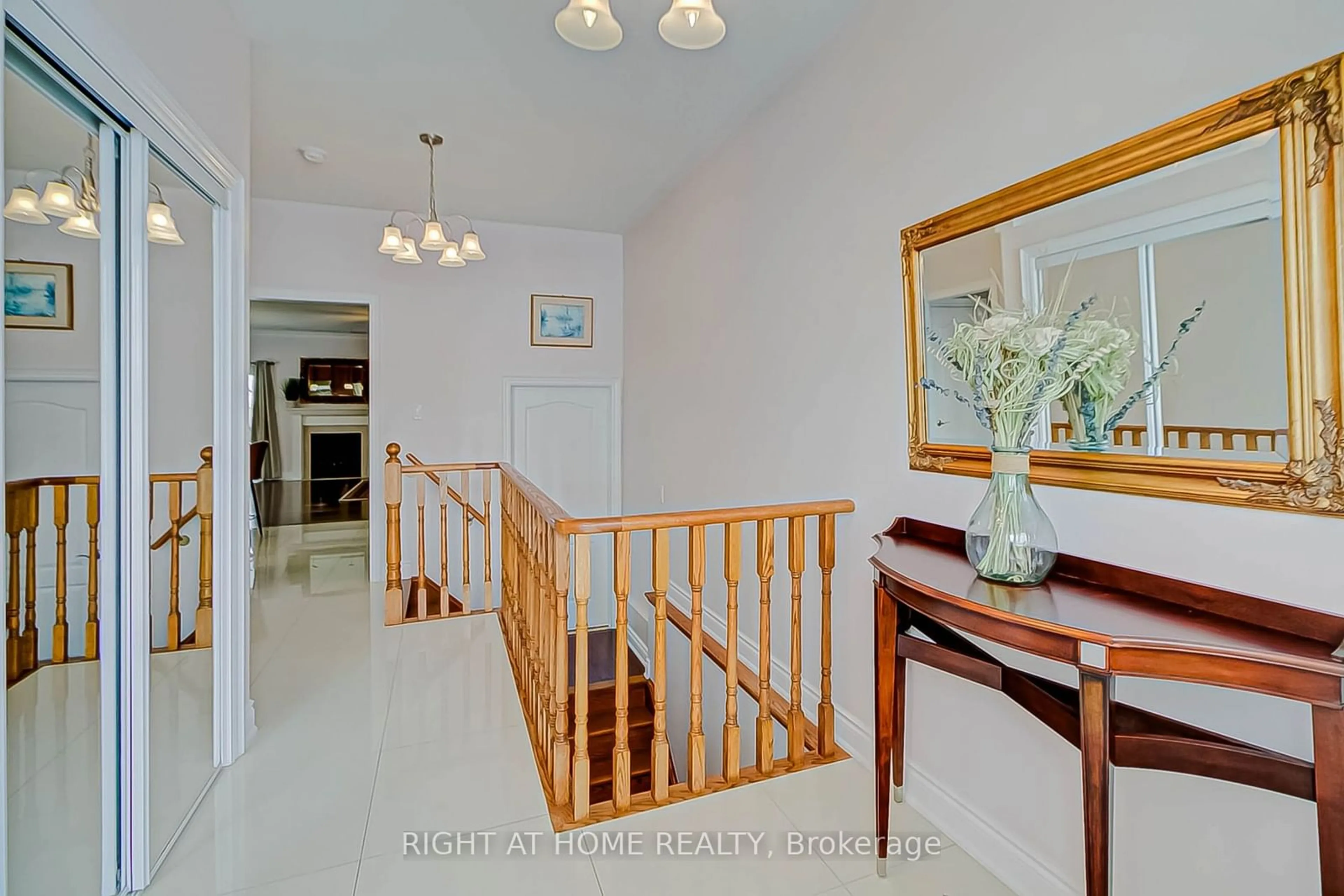 Indoor foyer for 598 Foxcroft Blvd, Newmarket Ontario L3X 3L5