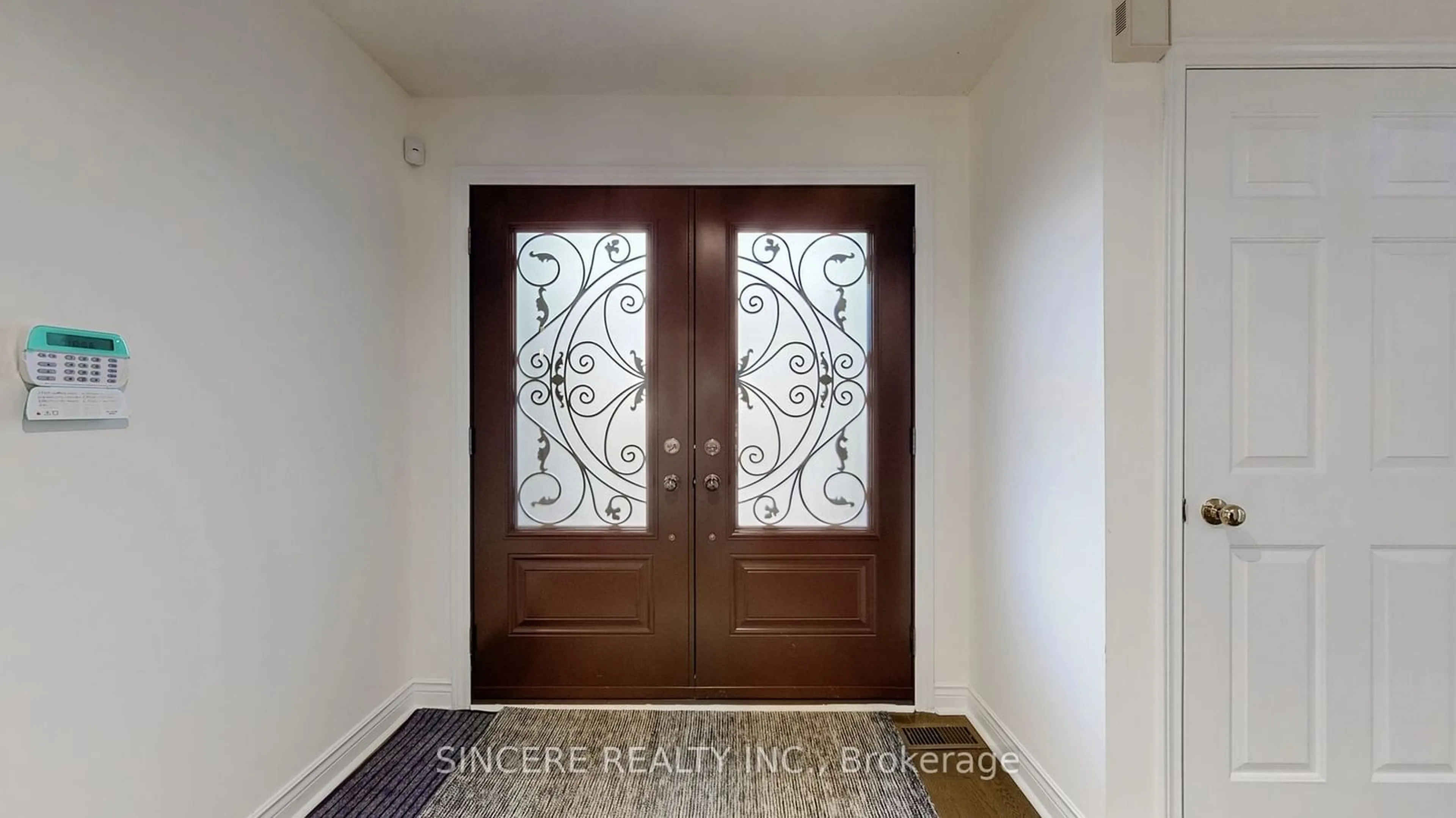 Indoor entryway for 51 Sheila Cres, Richmond Hill Ontario L4B 3A1