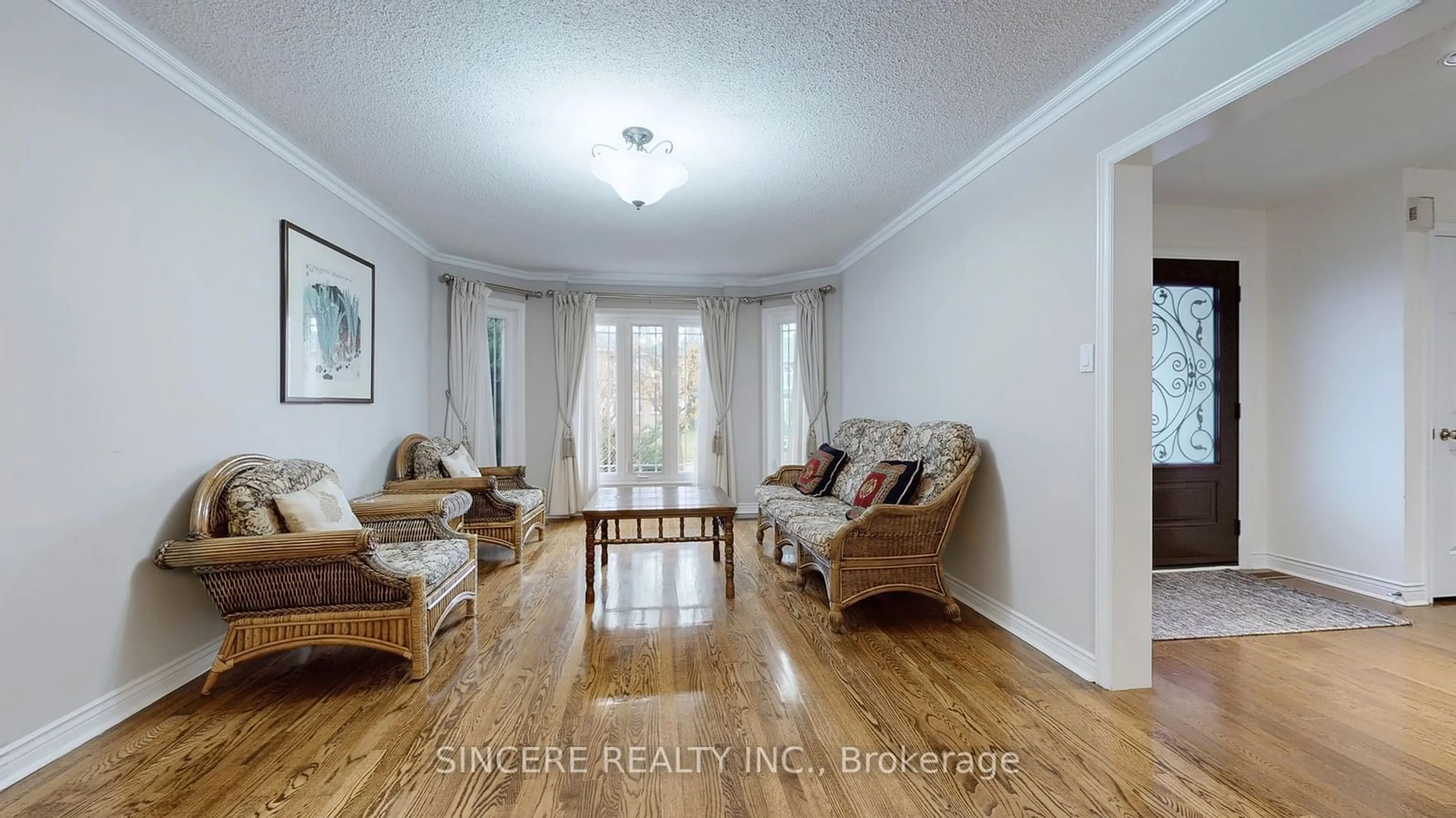 Living room with furniture, wood/laminate floor for 51 Sheila Cres, Richmond Hill Ontario L4B 3A1