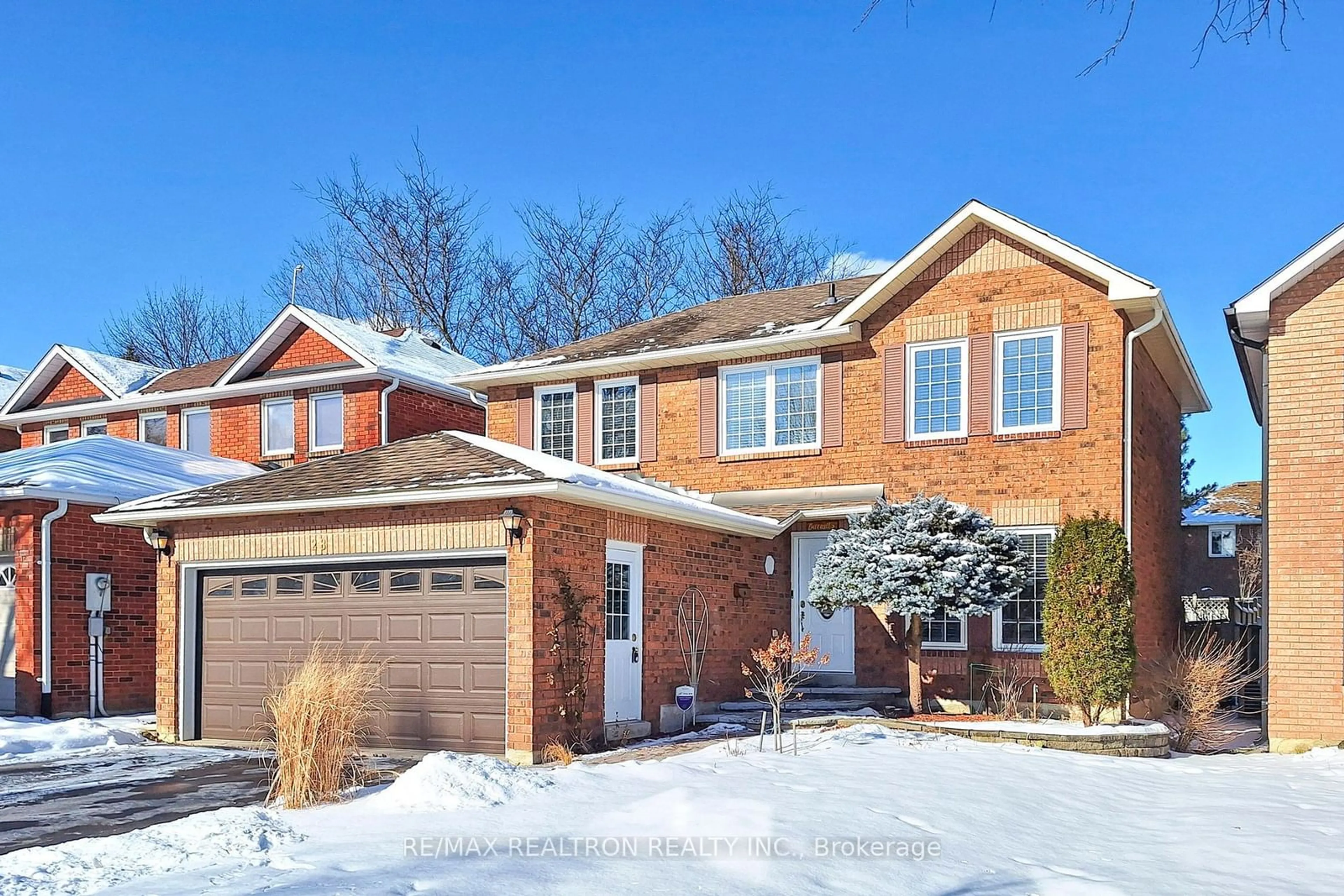 Home with brick exterior material, street for 28 April Gdns, Aurora Ontario L4G 4R6