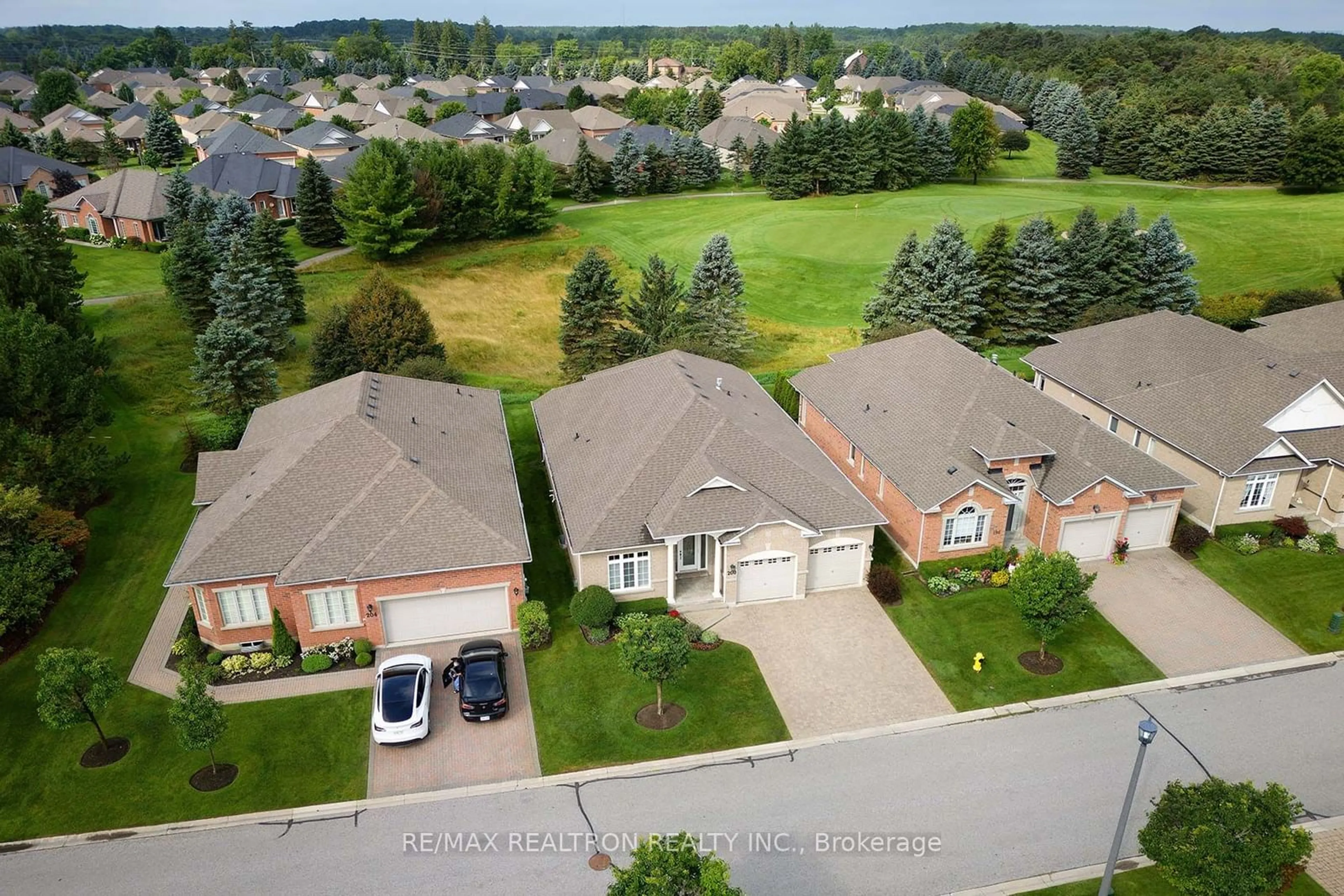 A pic from outside/outdoor area/front of a property/back of a property/a pic from drone, street for 200 Bobby Locke Lane, Whitchurch-Stouffville Ontario L4A 1R3