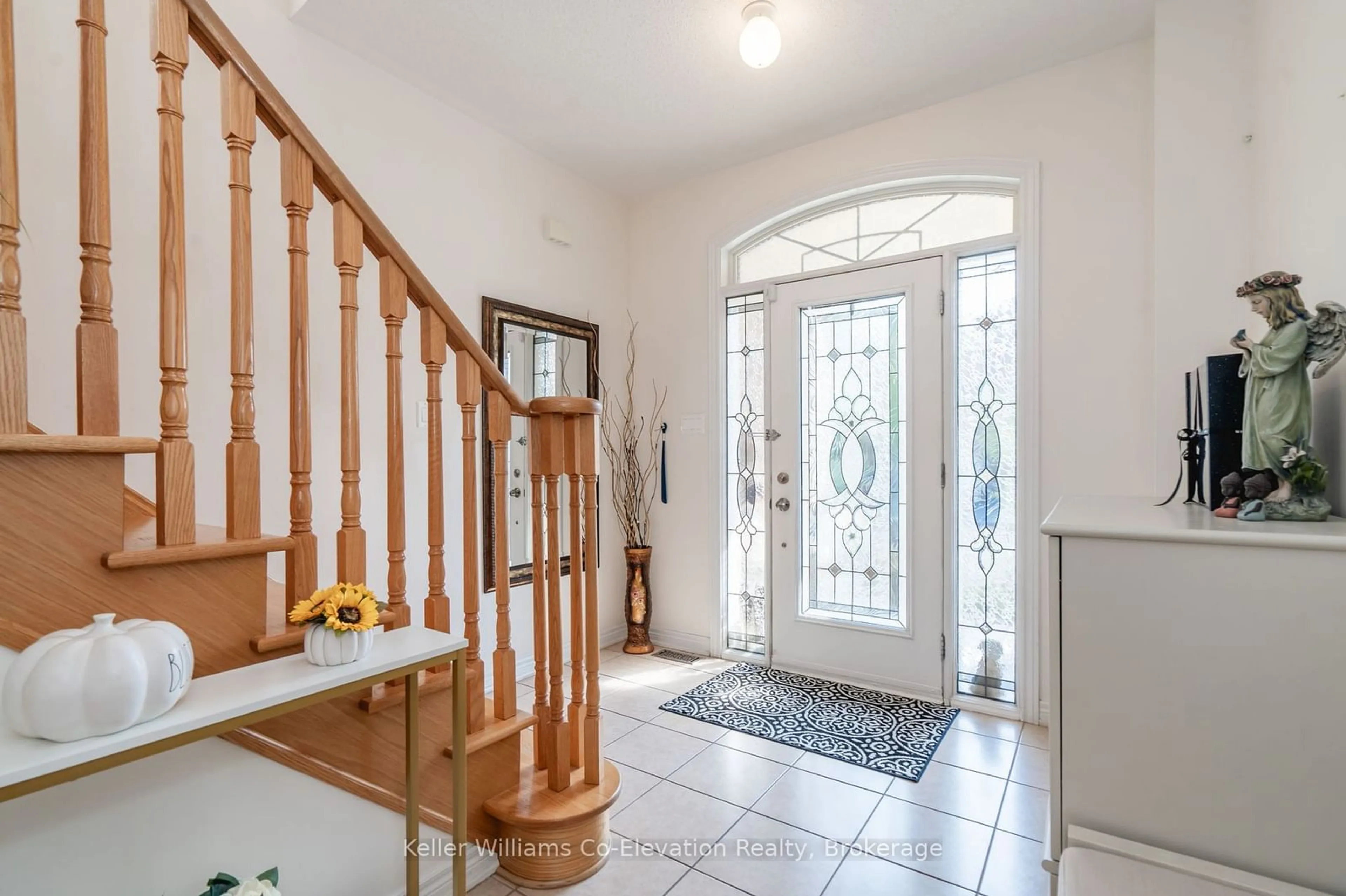 Indoor entryway for 26 Homerton Ave, Richmond Hill Ontario L4E 0W2