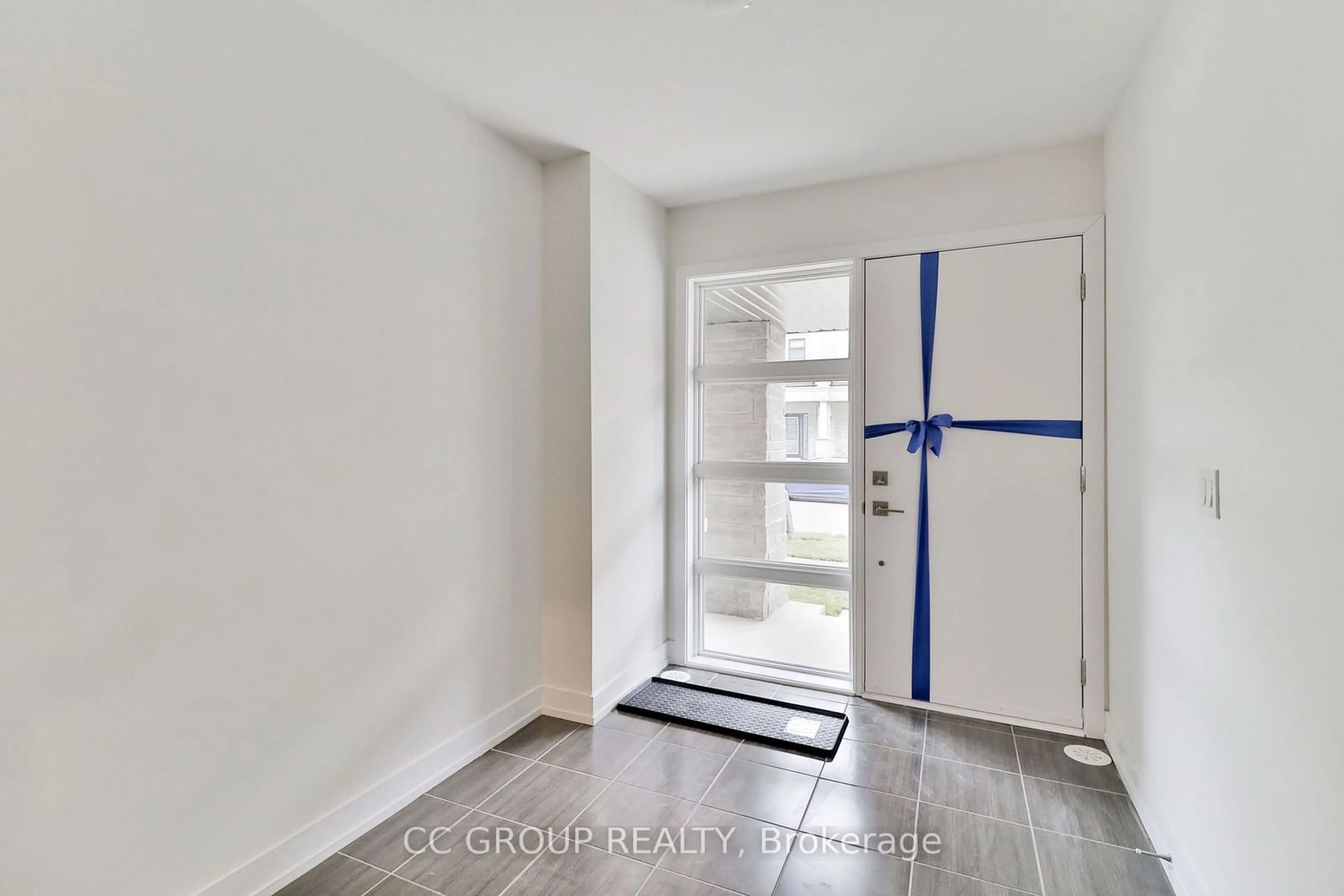 Indoor entryway for 24 William Shearn Cres, Markham Ontario L6C 3J4