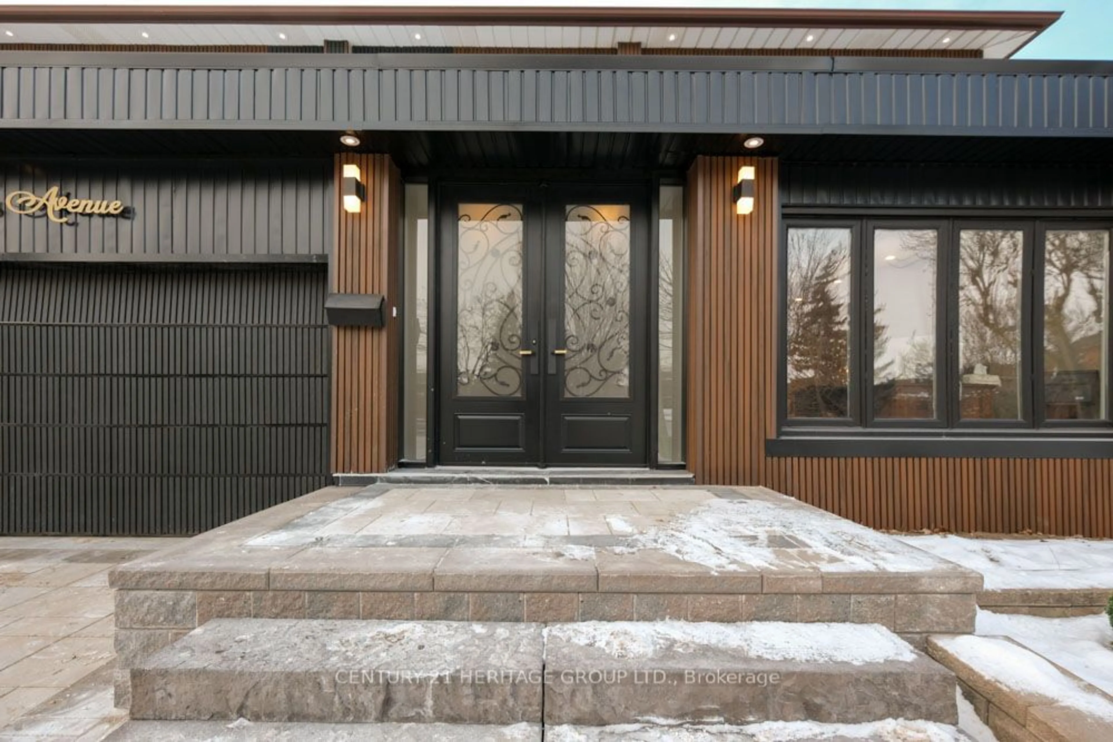 Indoor entryway for 110 Jules Ave, Vaughan Ontario L4L 1Y3