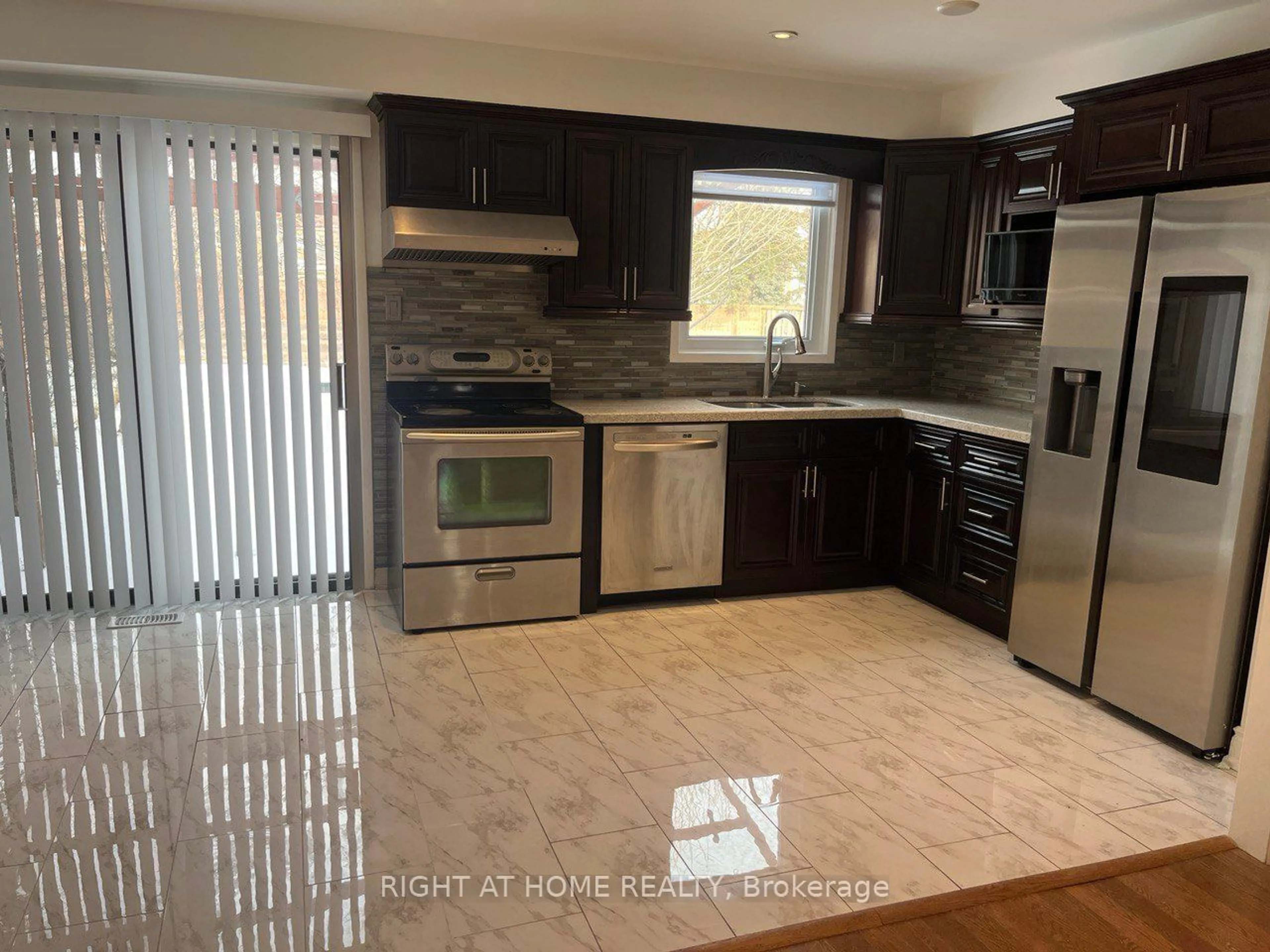 Open concept kitchen, unknown for 78 Rejane Cres, Vaughan Ontario L4J 5A4