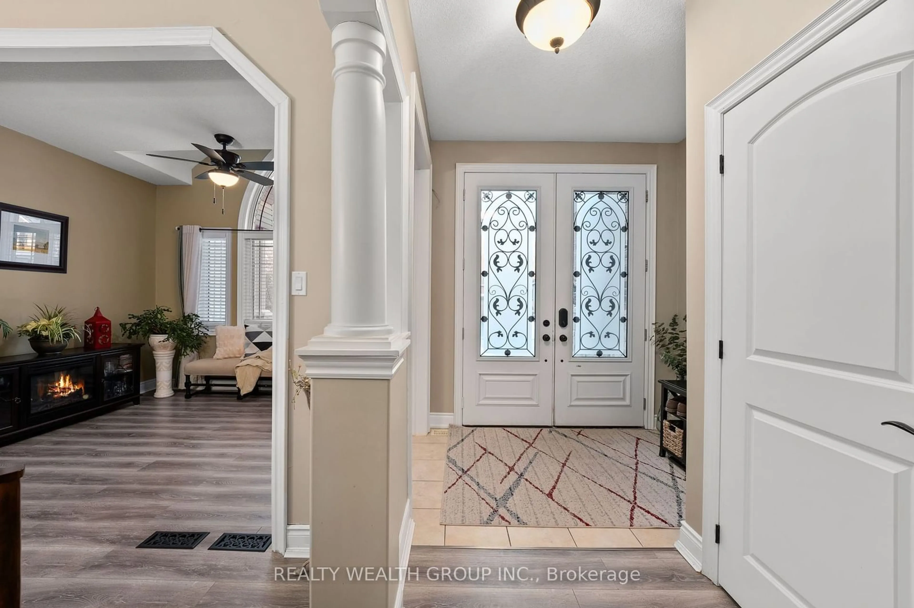 Indoor entryway for 1056 Quarry Dr, Innisfil Ontario L9S 4X1