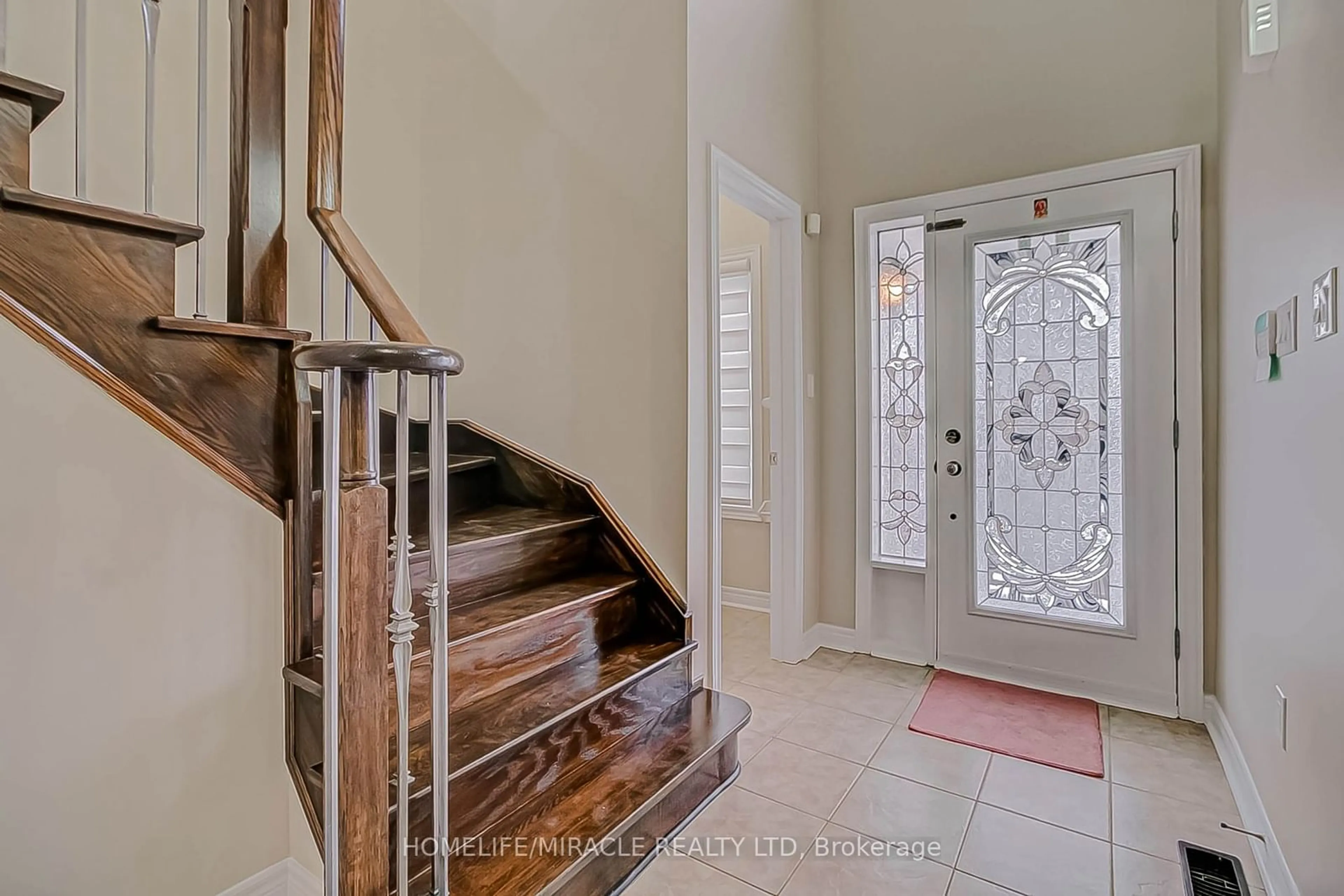 Indoor entryway for 43 Canyon gate Cres, Vaughan Ontario L6A 0C1