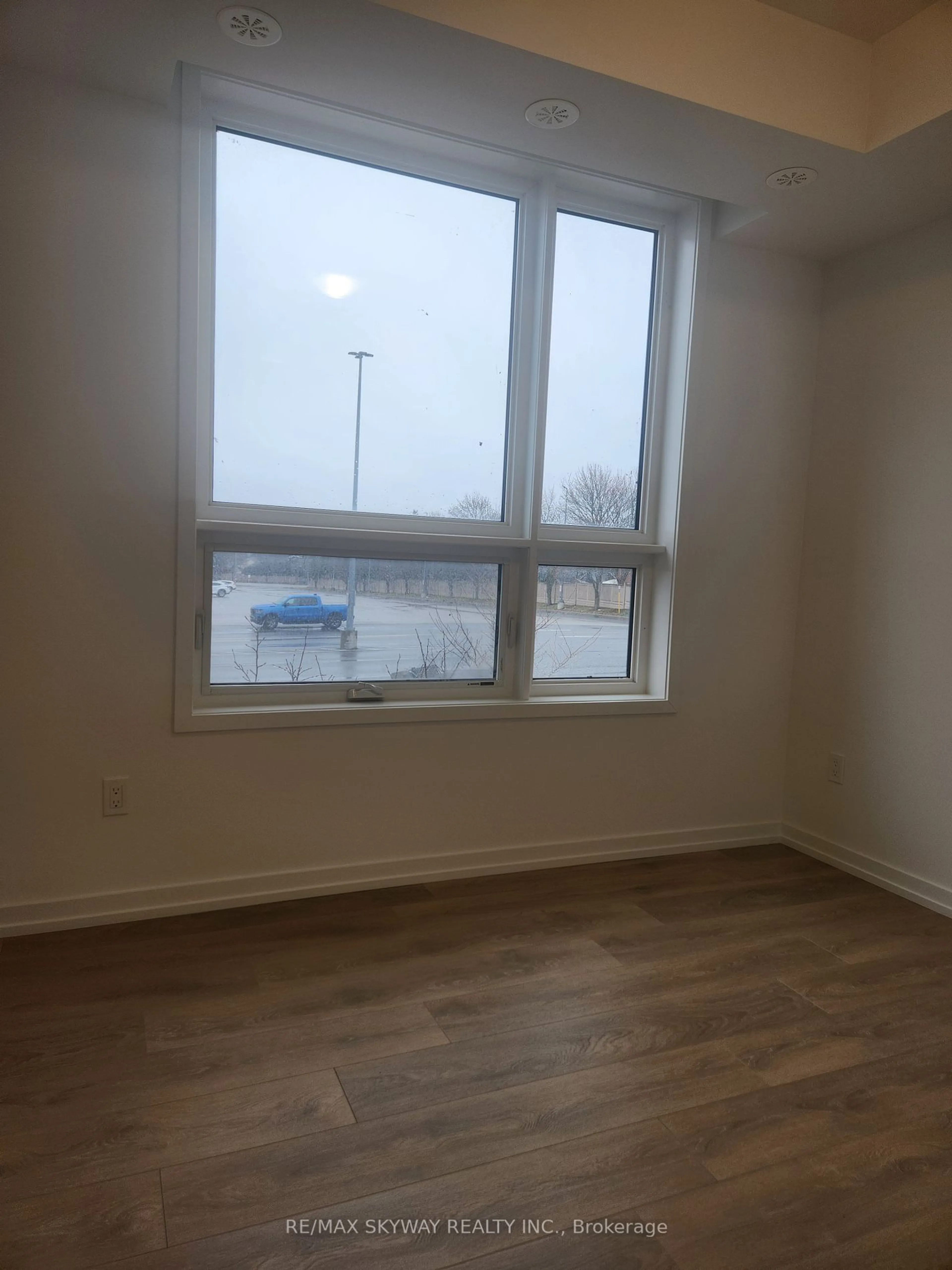 A pic of a room for 22 Lytham Green Circ #244, Newmarket Ontario L3Y 0C7