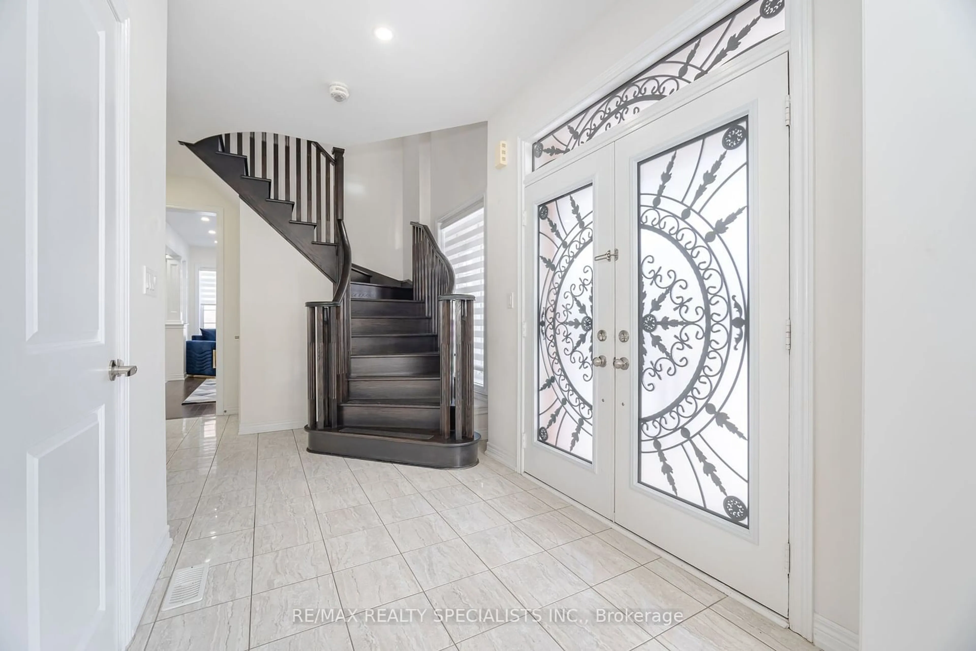 Indoor entryway for 209 Kincardine St, Vaughan Ontario L4H 3N5