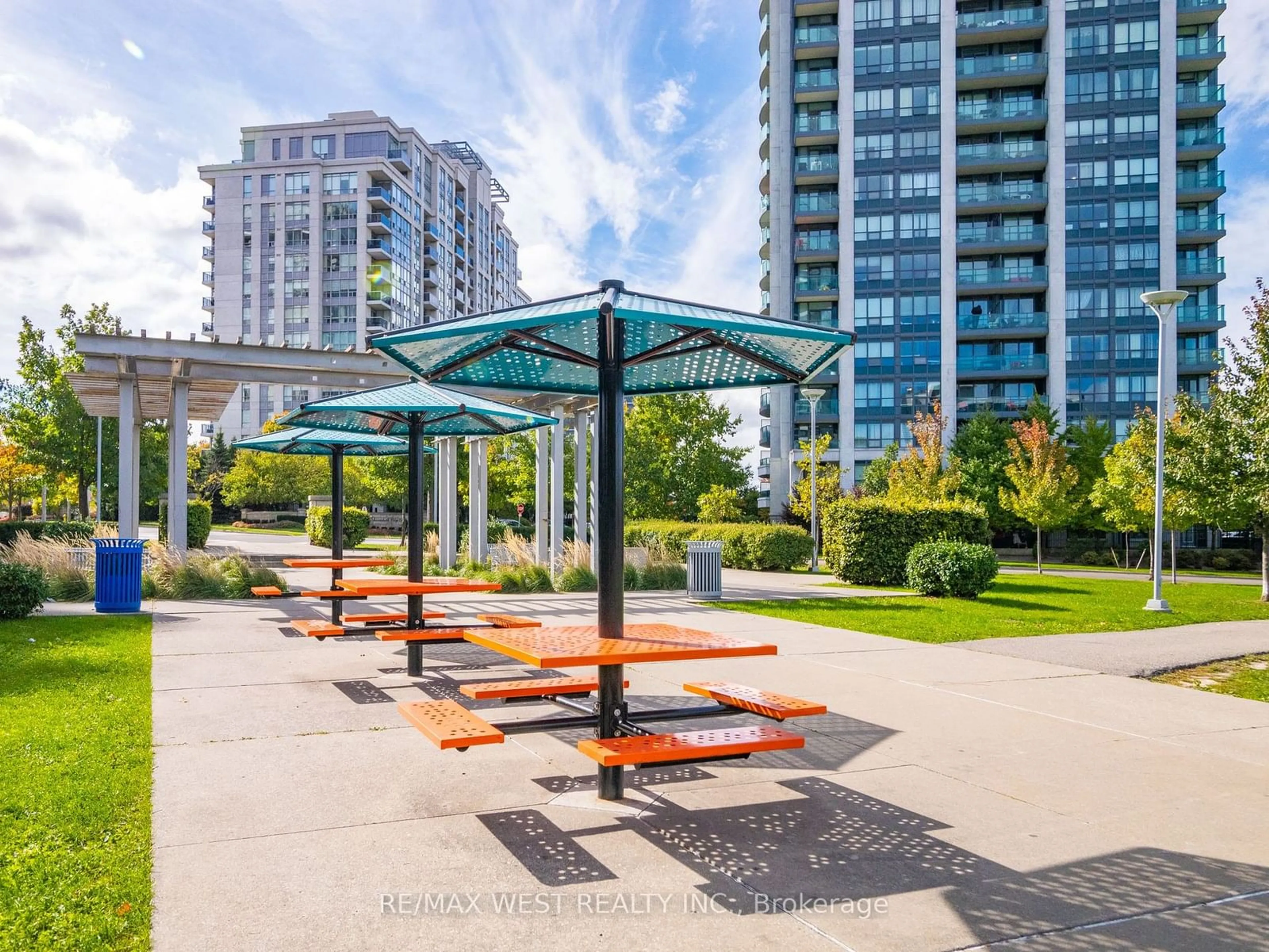 Patio, street for 7 North Park Rd #309, Vaughan Ontario L4J 0C9