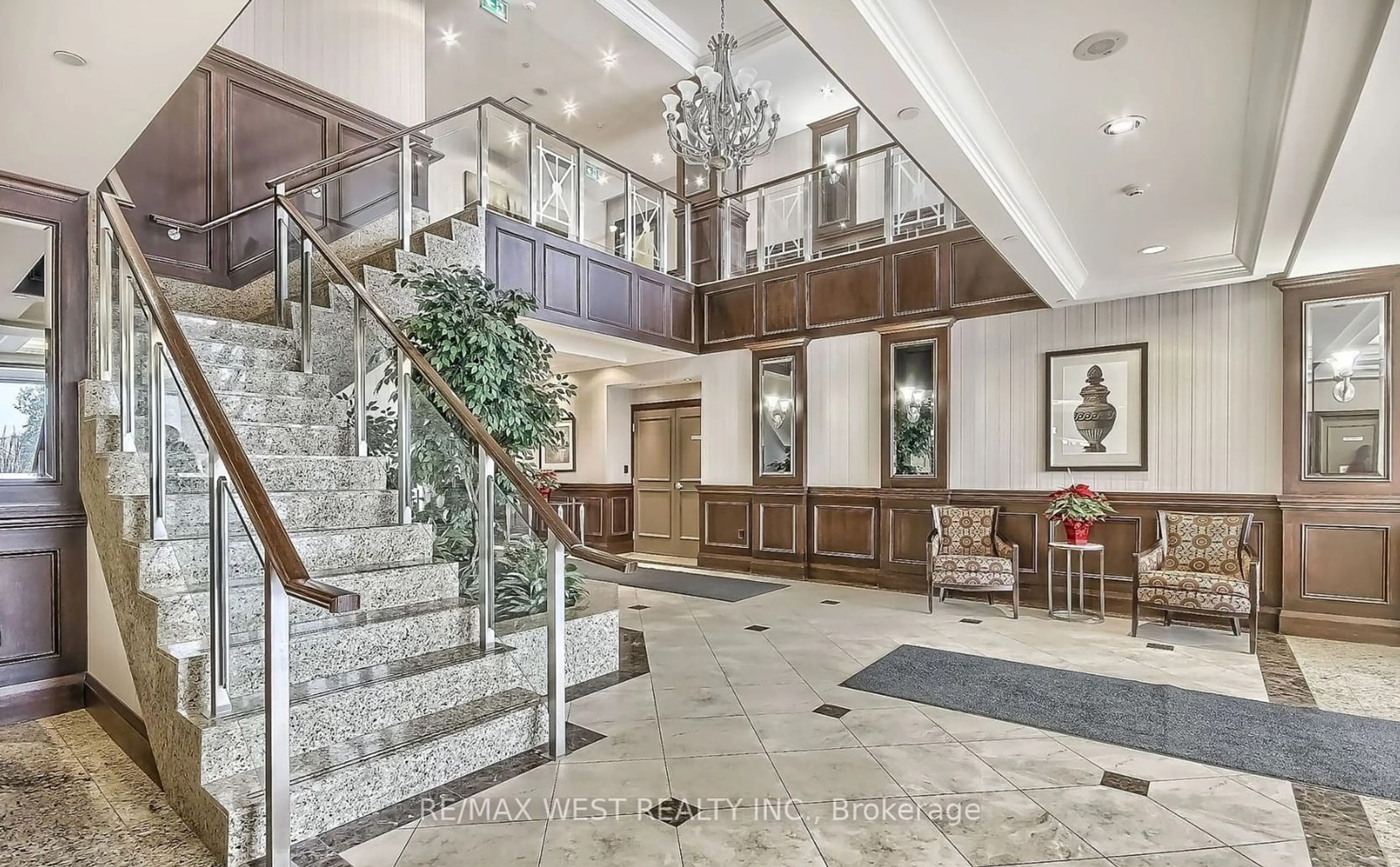 Indoor foyer for 7 North Park Rd #309, Vaughan Ontario L4J 0C9