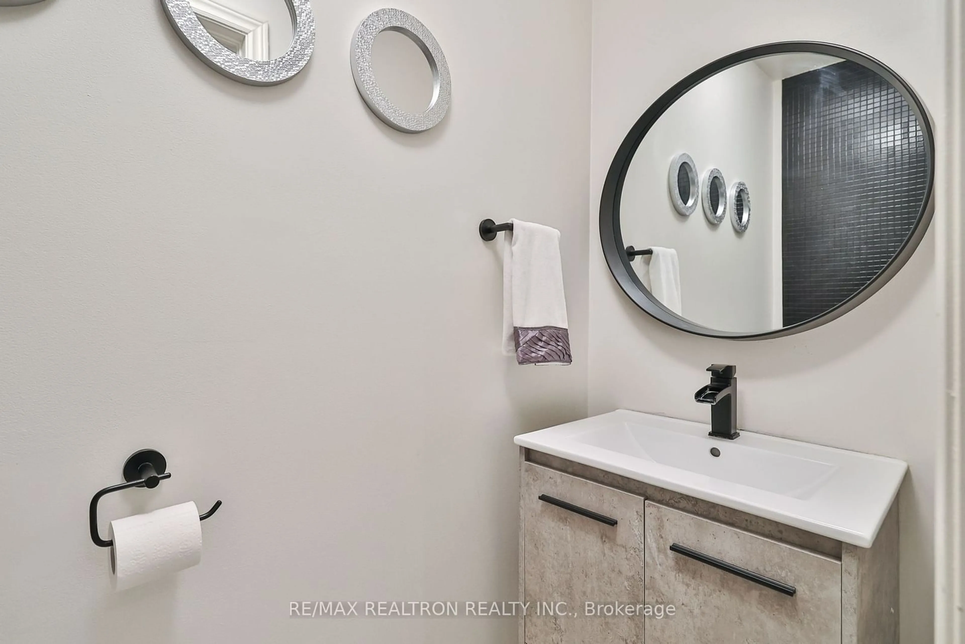 Contemporary bathroom, ceramic/tile floor for 93 Shirrick Dr, Richmond Hill Ontario L4E 0B7