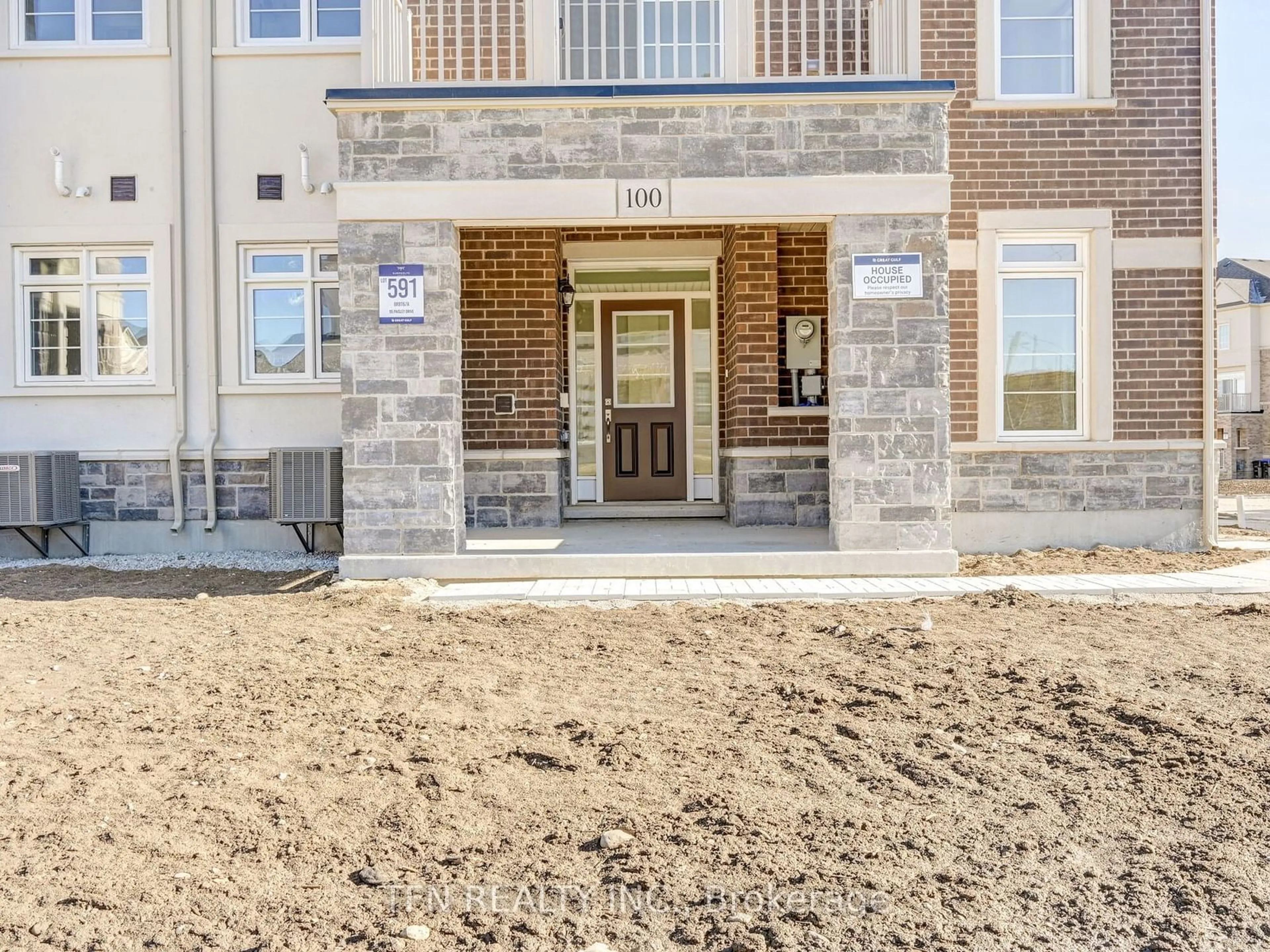 Indoor entryway for 100 Paisley Dr, Bradford West Gwillimbury Ontario L3Z 4P2