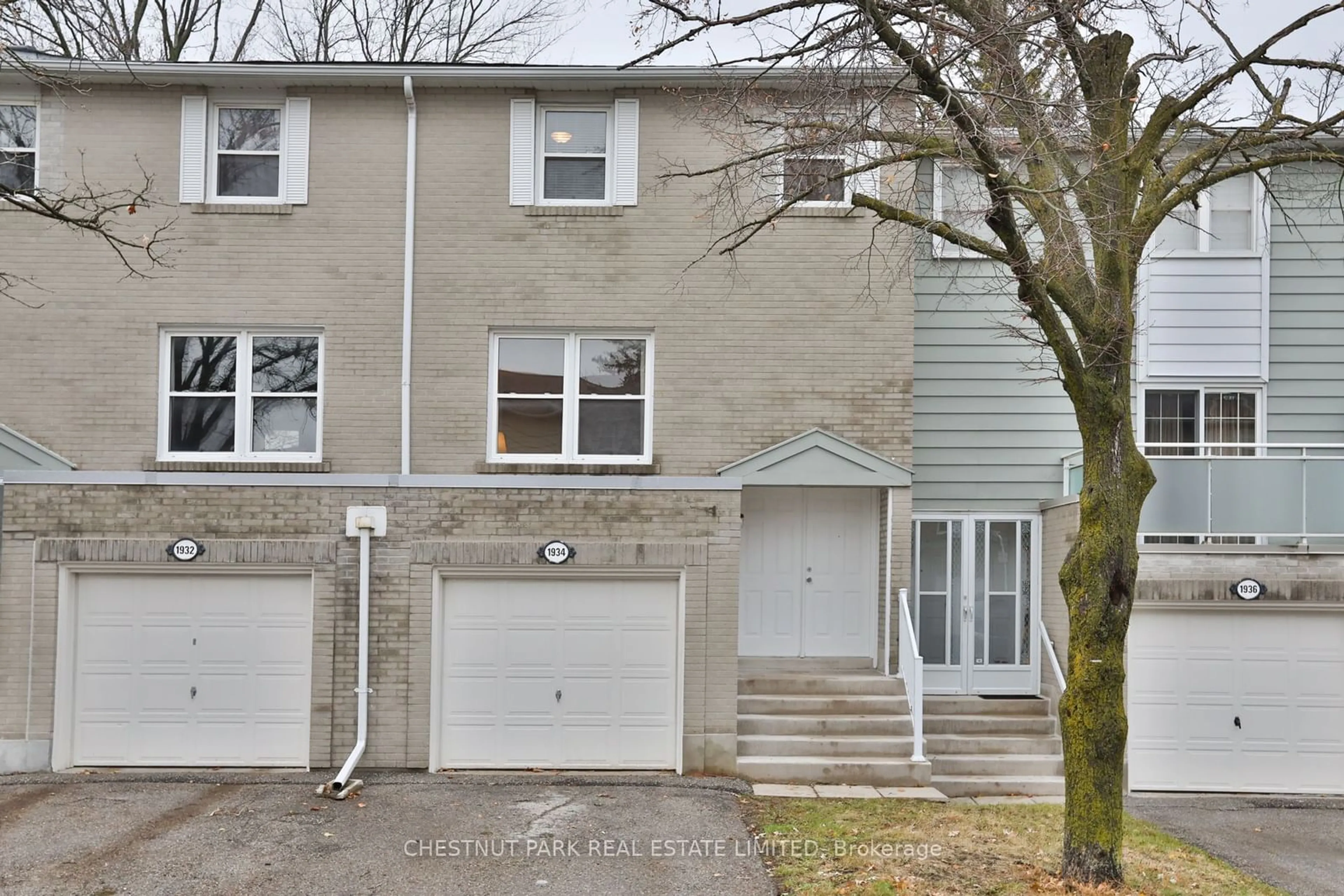 Unknown for 1934 John St, Markham Ontario L3T 1Z1