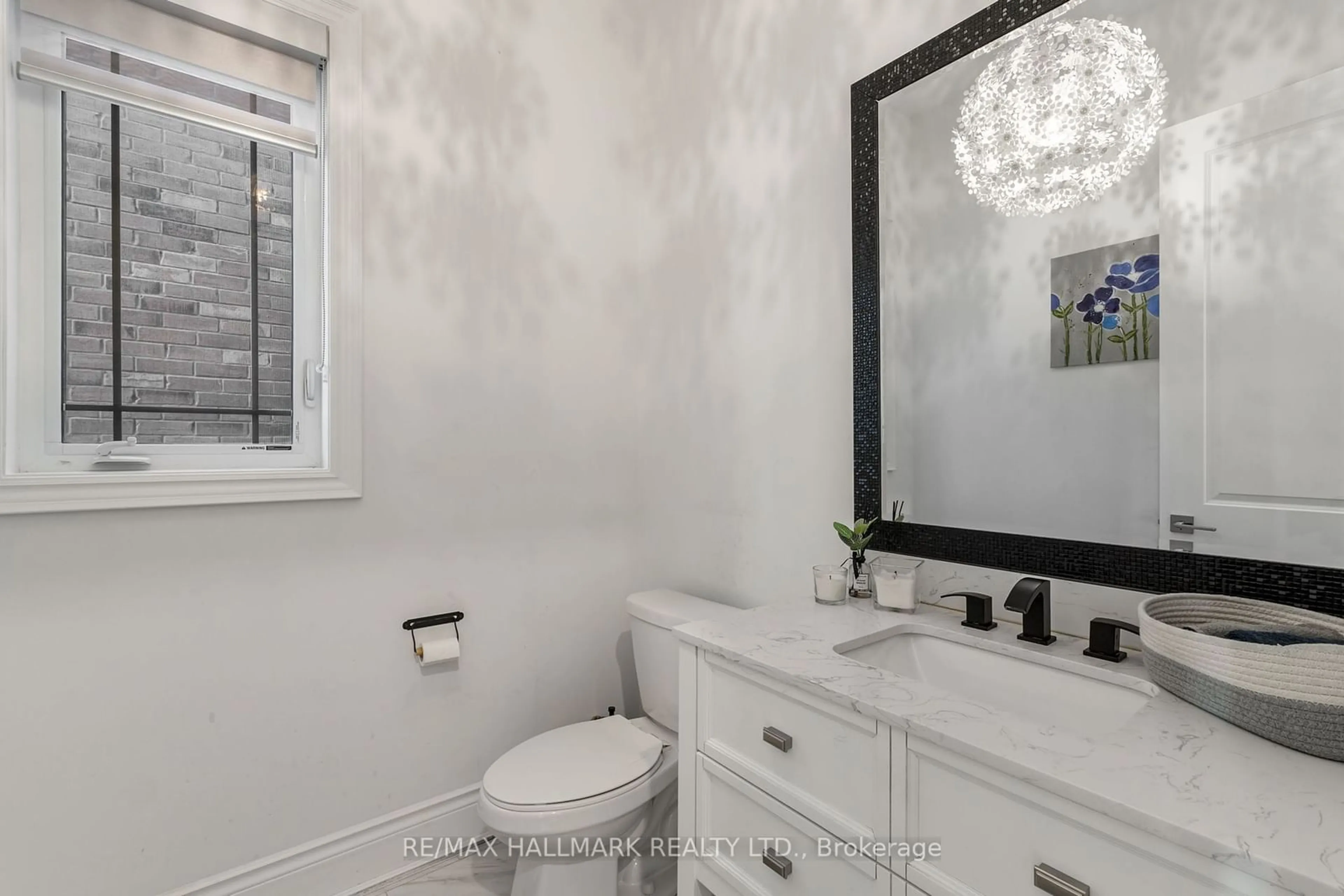 Contemporary bathroom, ceramic/tile floor for 69 Menotti Dr, Richmond Hill Ontario L4E 1G7