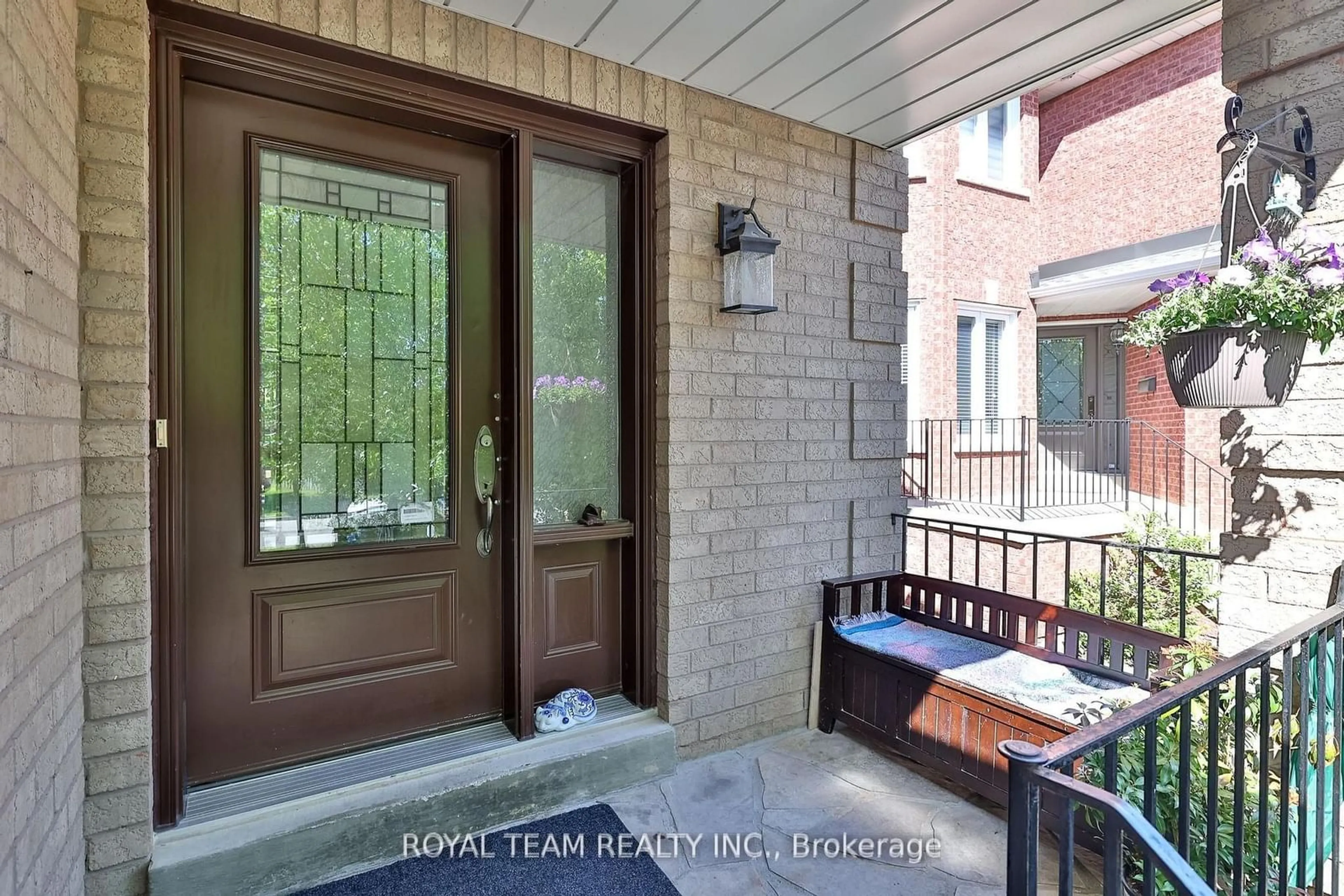 Indoor entryway for 9 Springer Dr, Richmond Hill Ontario L4C 0E9