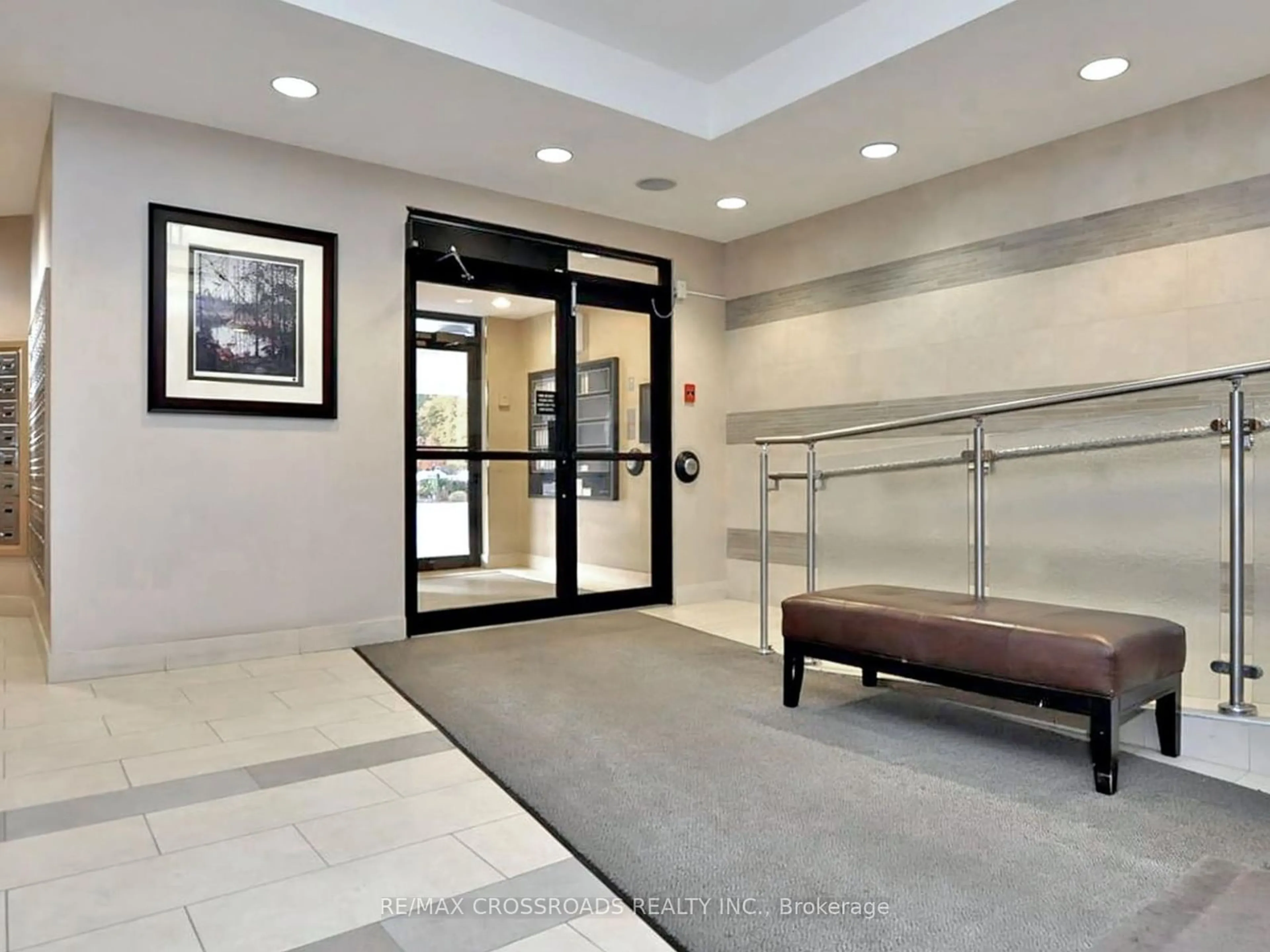 Indoor foyer for 20 Baif Blvd #707, Richmond Hill Ontario L4C 8T1