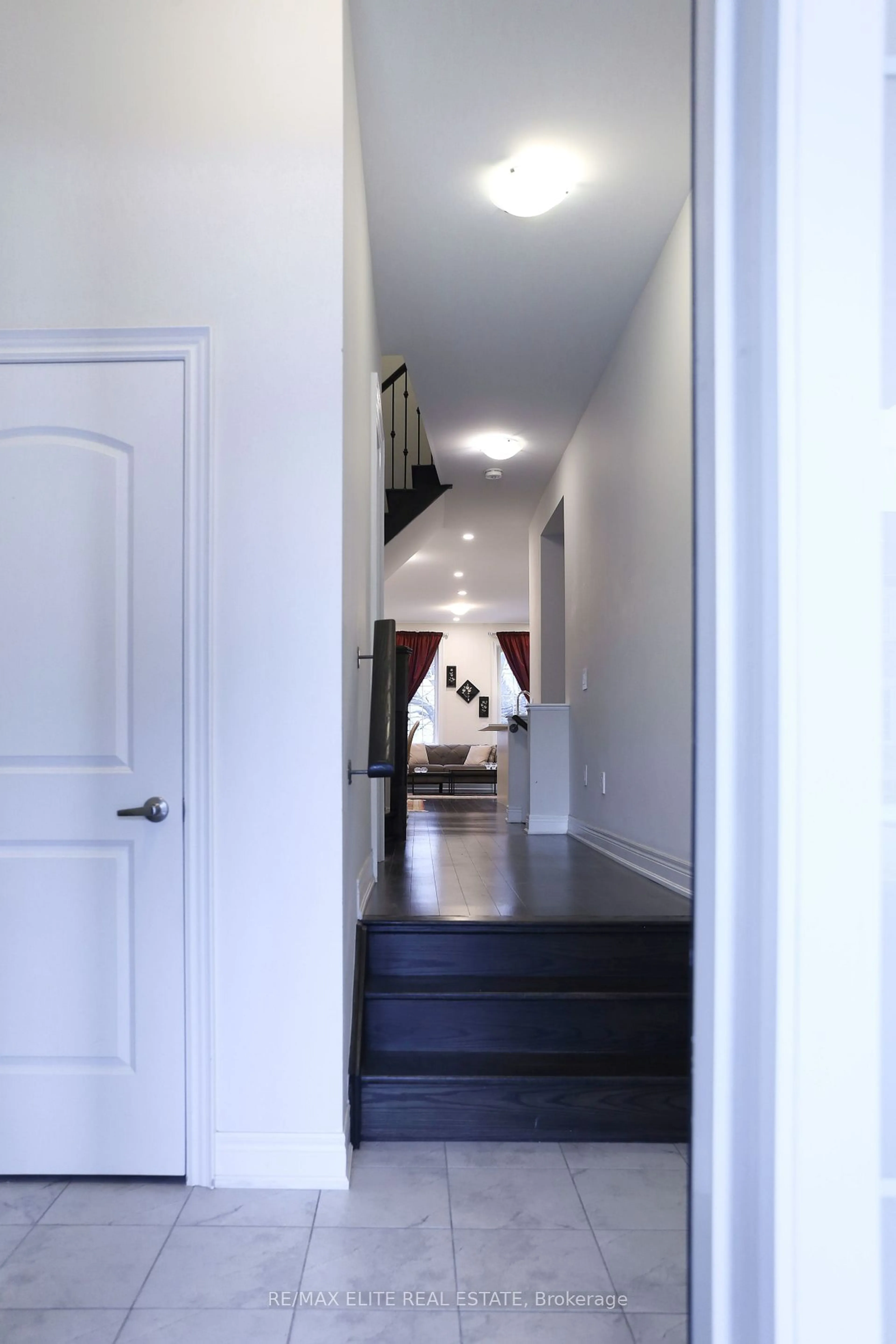 Indoor entryway for 96 Drizzel Cres, Richmond Hill Ontario L4E 2Z1