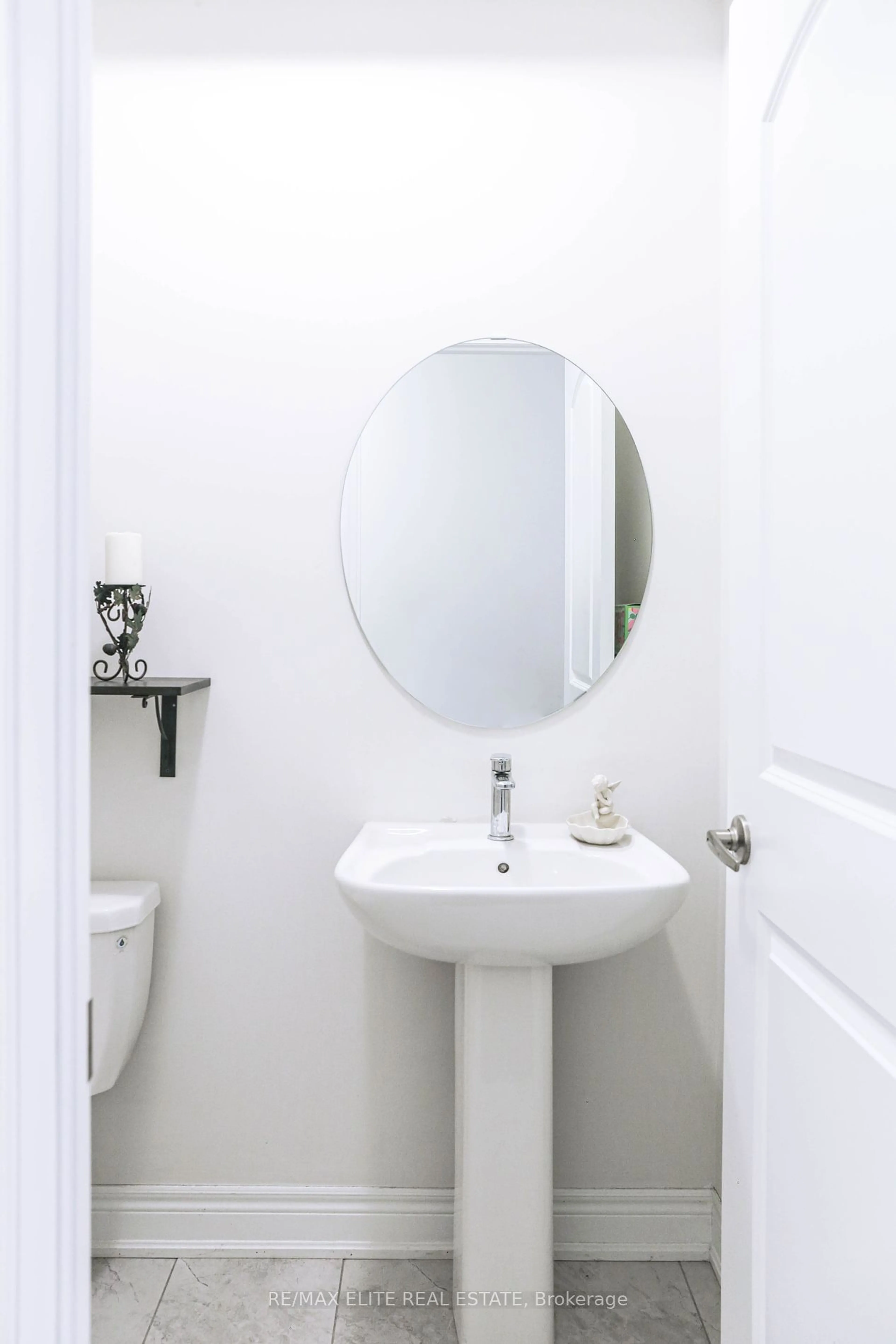 Standard bathroom, unknown for 96 Drizzel Cres, Richmond Hill Ontario L4E 2Z1