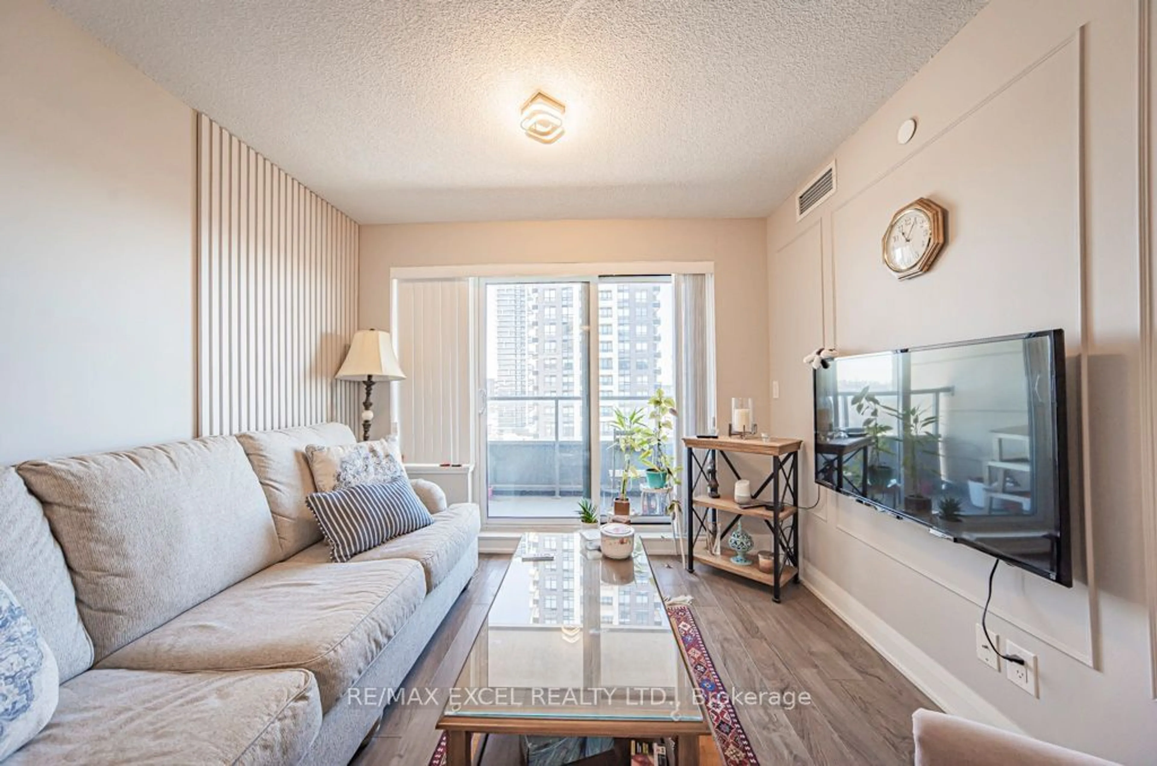 Living room with furniture, unknown for 18 Uptown Dr #1609, Markham Ontario L3R 5M5