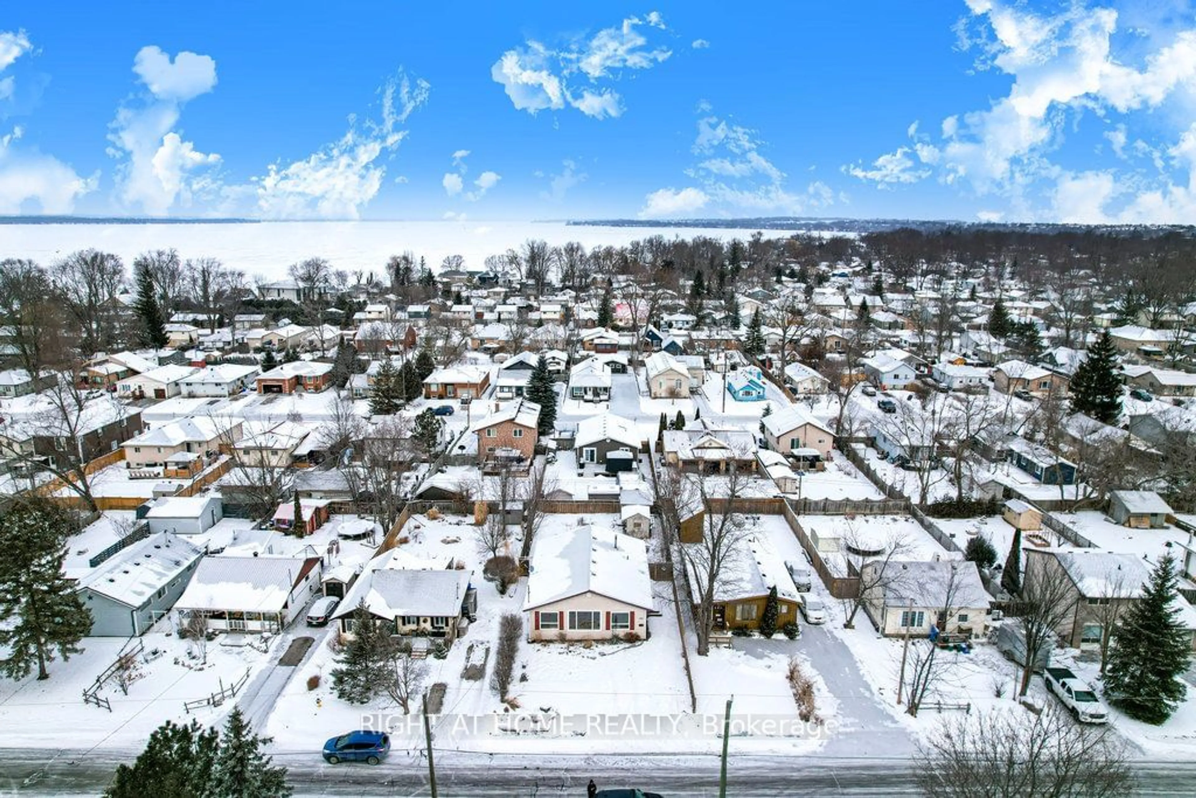 A pic from outside/outdoor area/front of a property/back of a property/a pic from drone, unknown for 284 Kenwood Ave, Georgina Ontario L4P 2X5