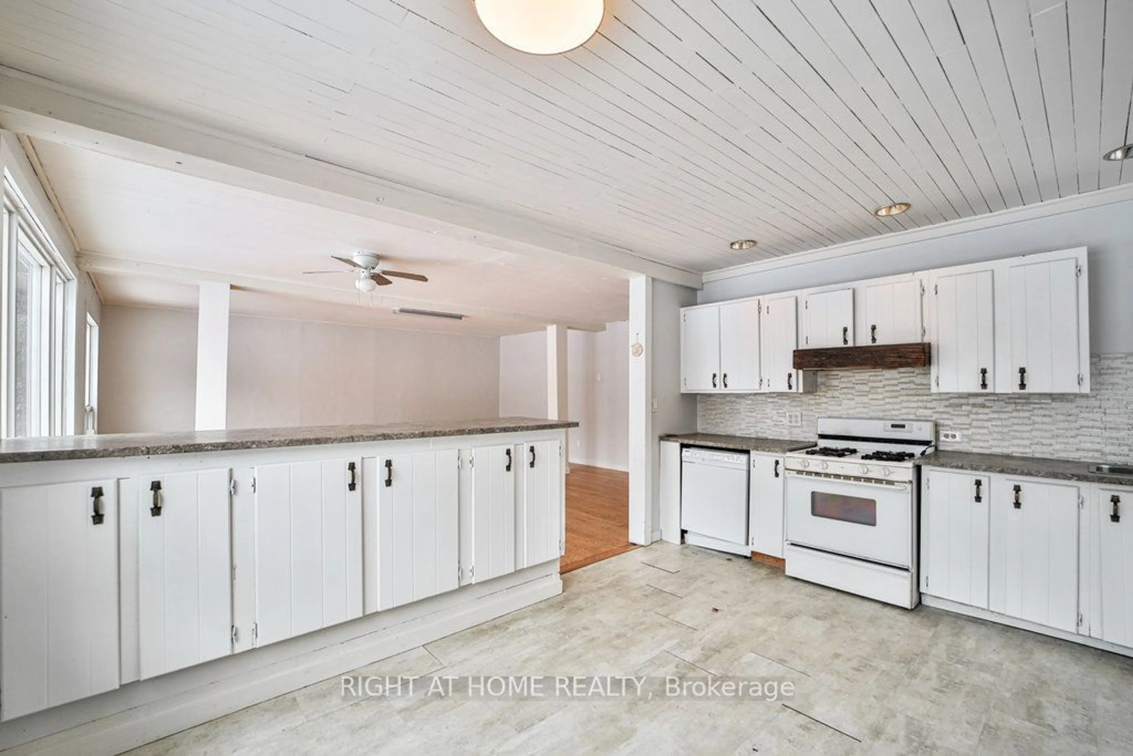 Standard kitchen, unknown for 284 Kenwood Ave, Georgina Ontario L4P 2X5