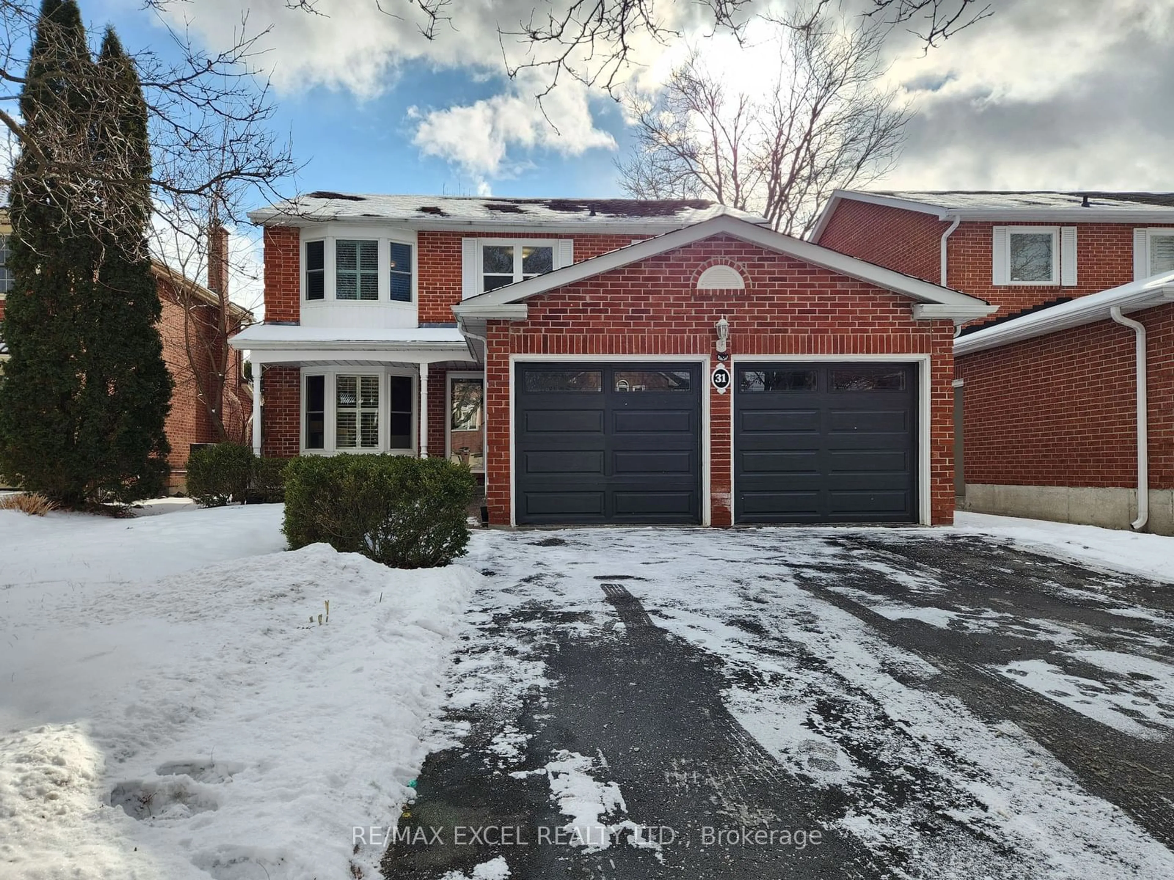 A pic from outside/outdoor area/front of a property/back of a property/a pic from drone, street for 31 Barlow Rd, Markham Ontario L3R 8A4