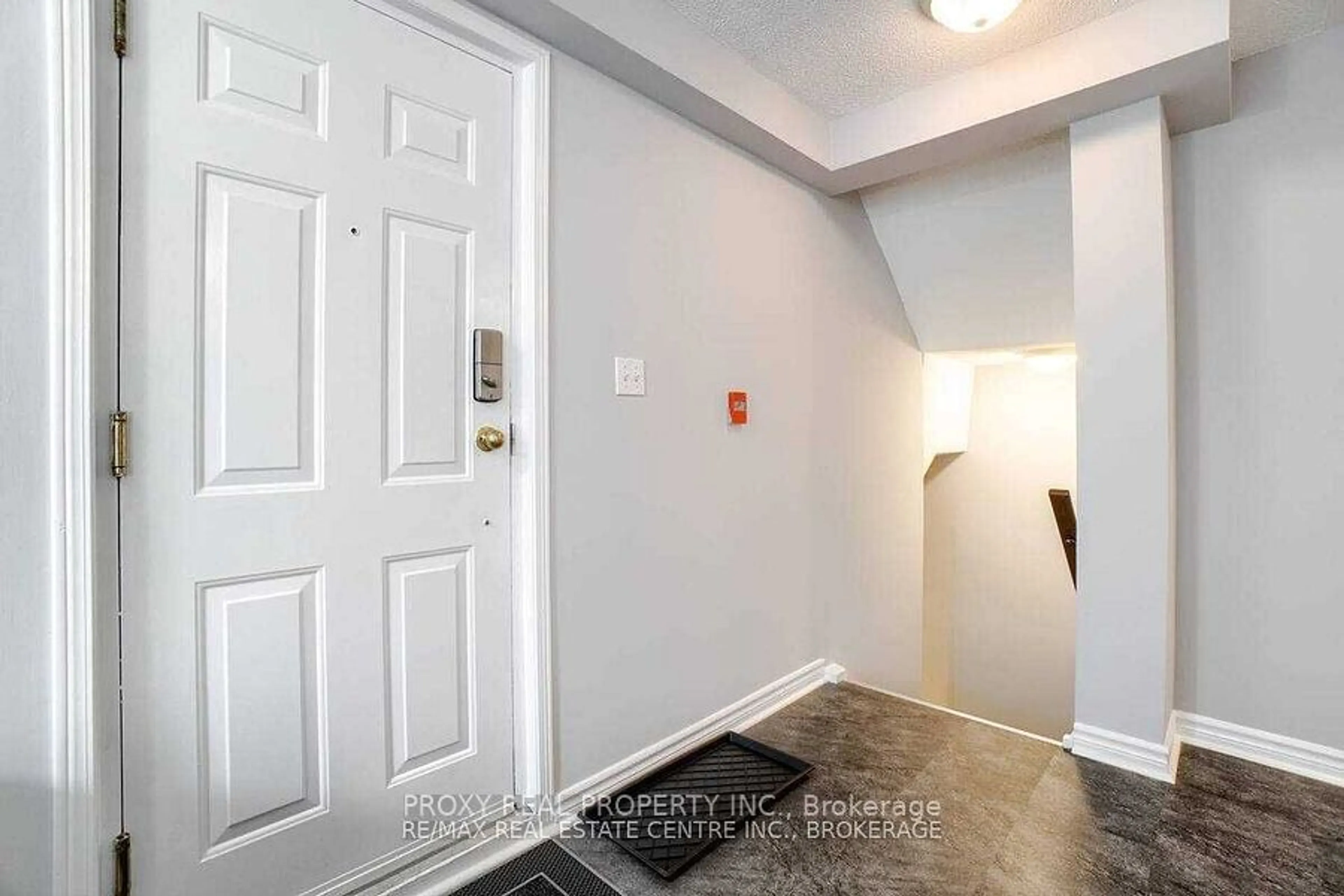 Indoor entryway for 75 Weldrick Rd #829, Richmond Hill Ontario L4C 0H9