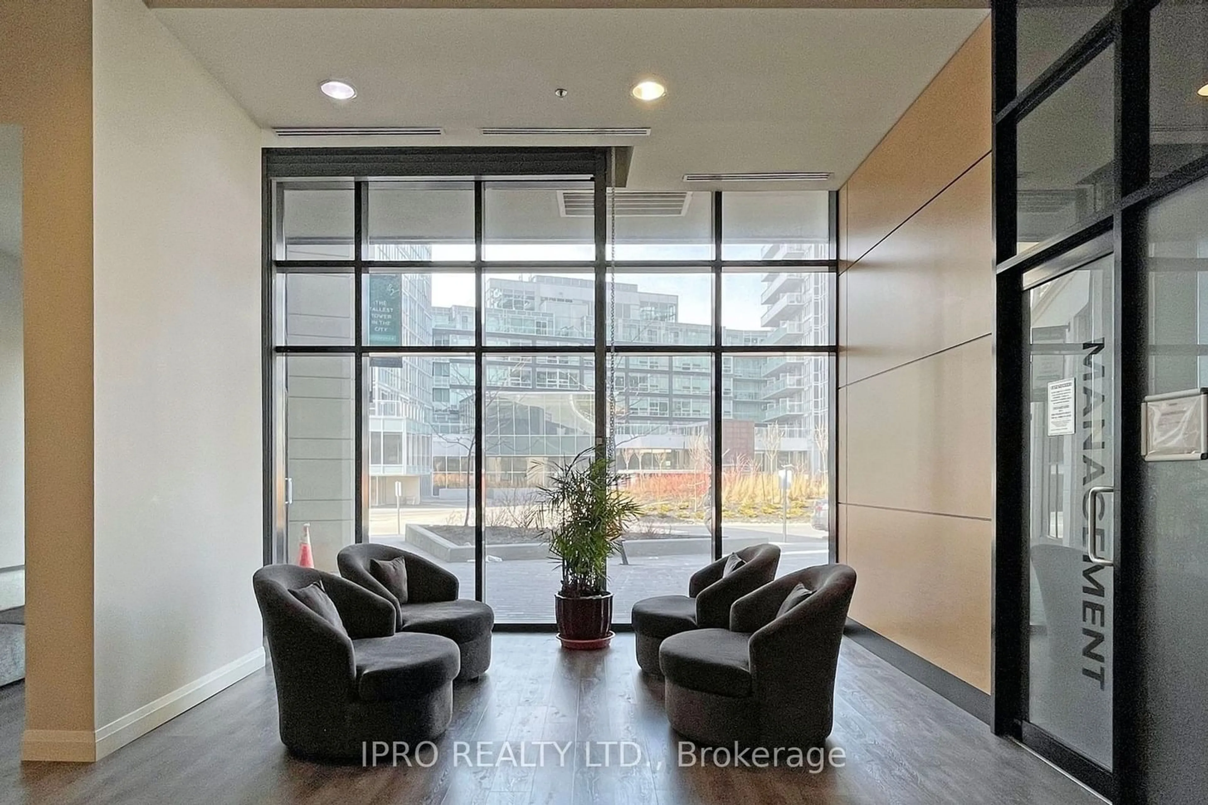 Indoor foyer for 2910 Highway 7 Ave #1902, Vaughan Ontario L4K 0H8