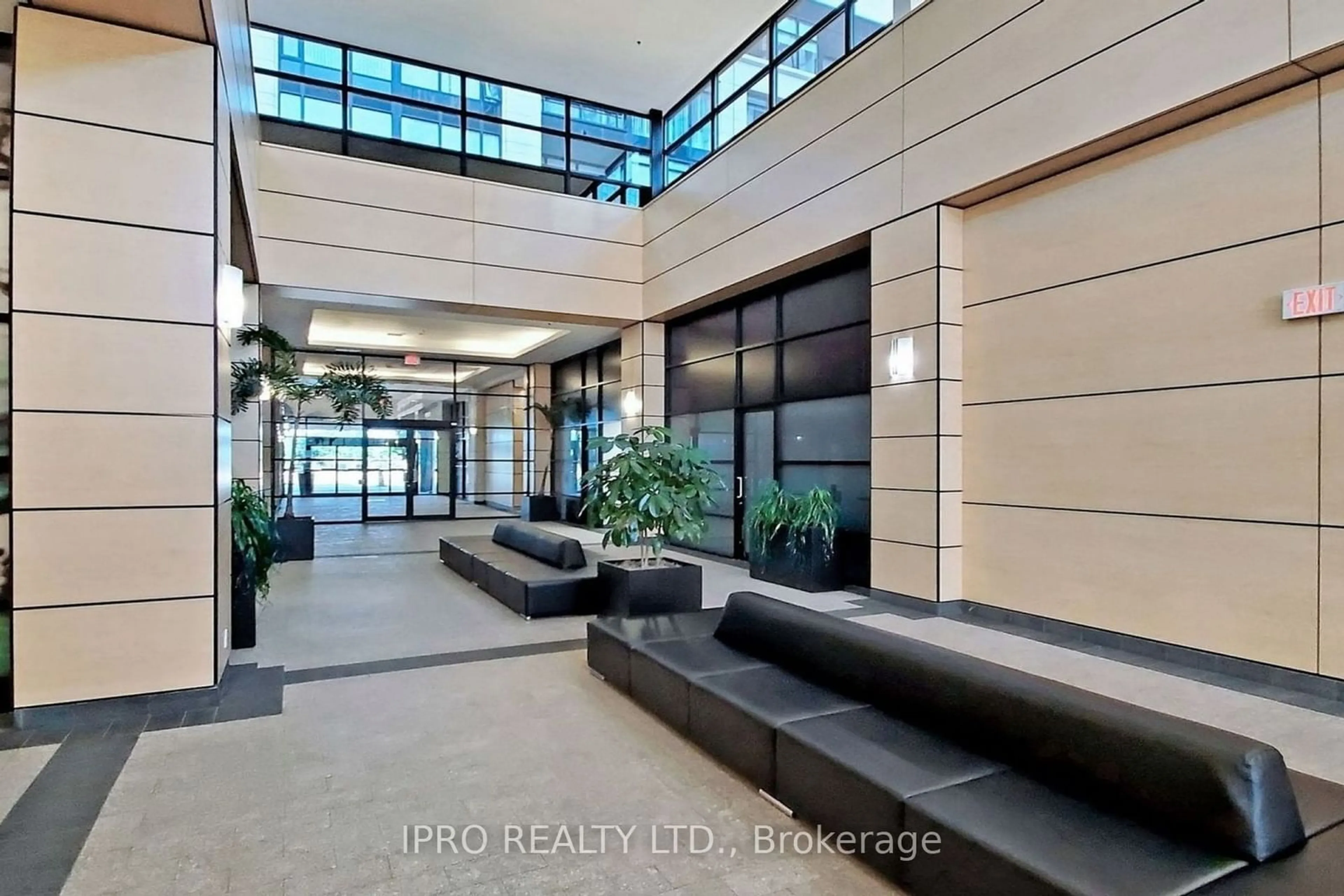 Indoor foyer for 2910 Highway 7 Ave #1902, Vaughan Ontario L4K 0H8