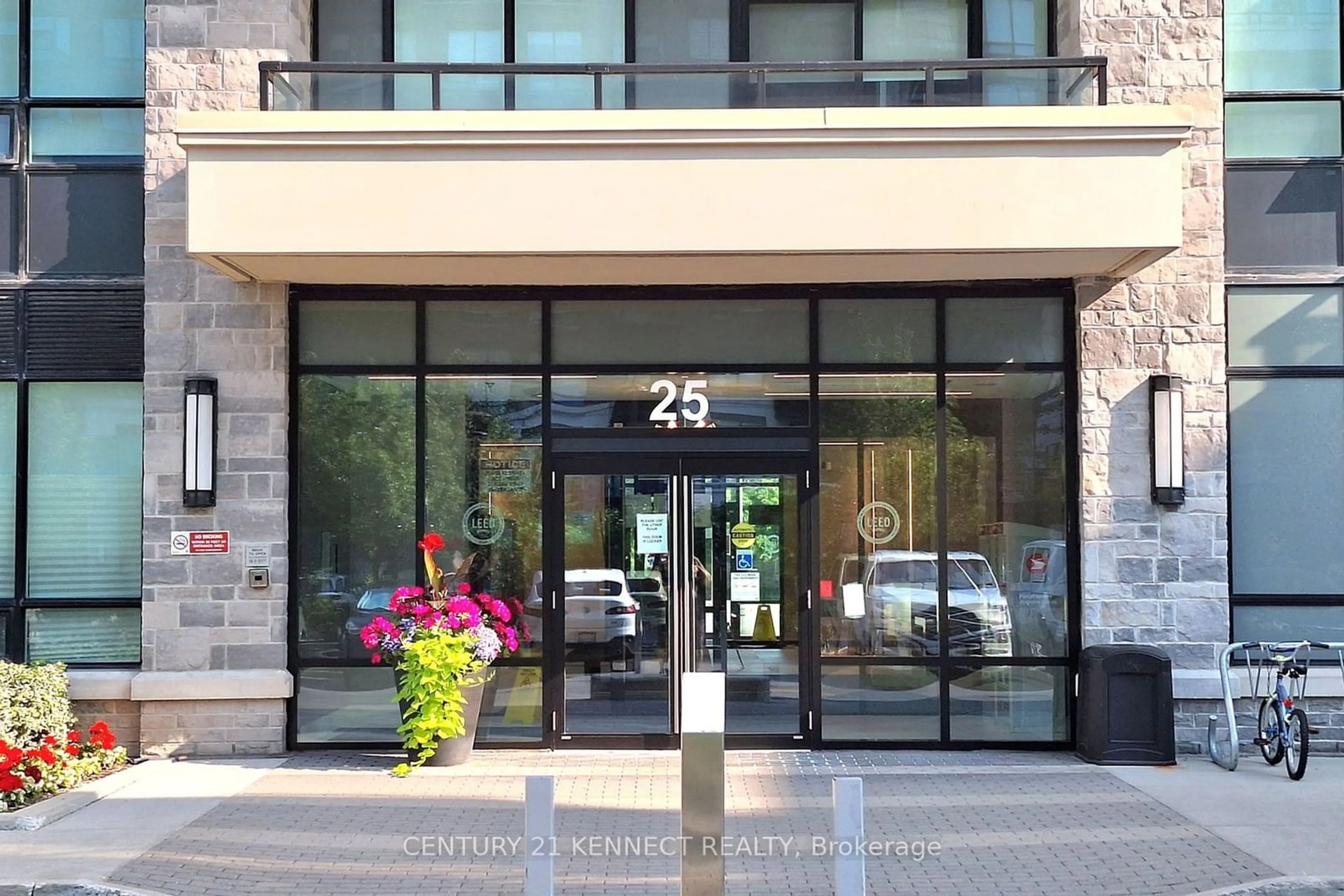 Indoor foyer for 25 Water Walk Dr #621, Markham Ontario L6G 0G3