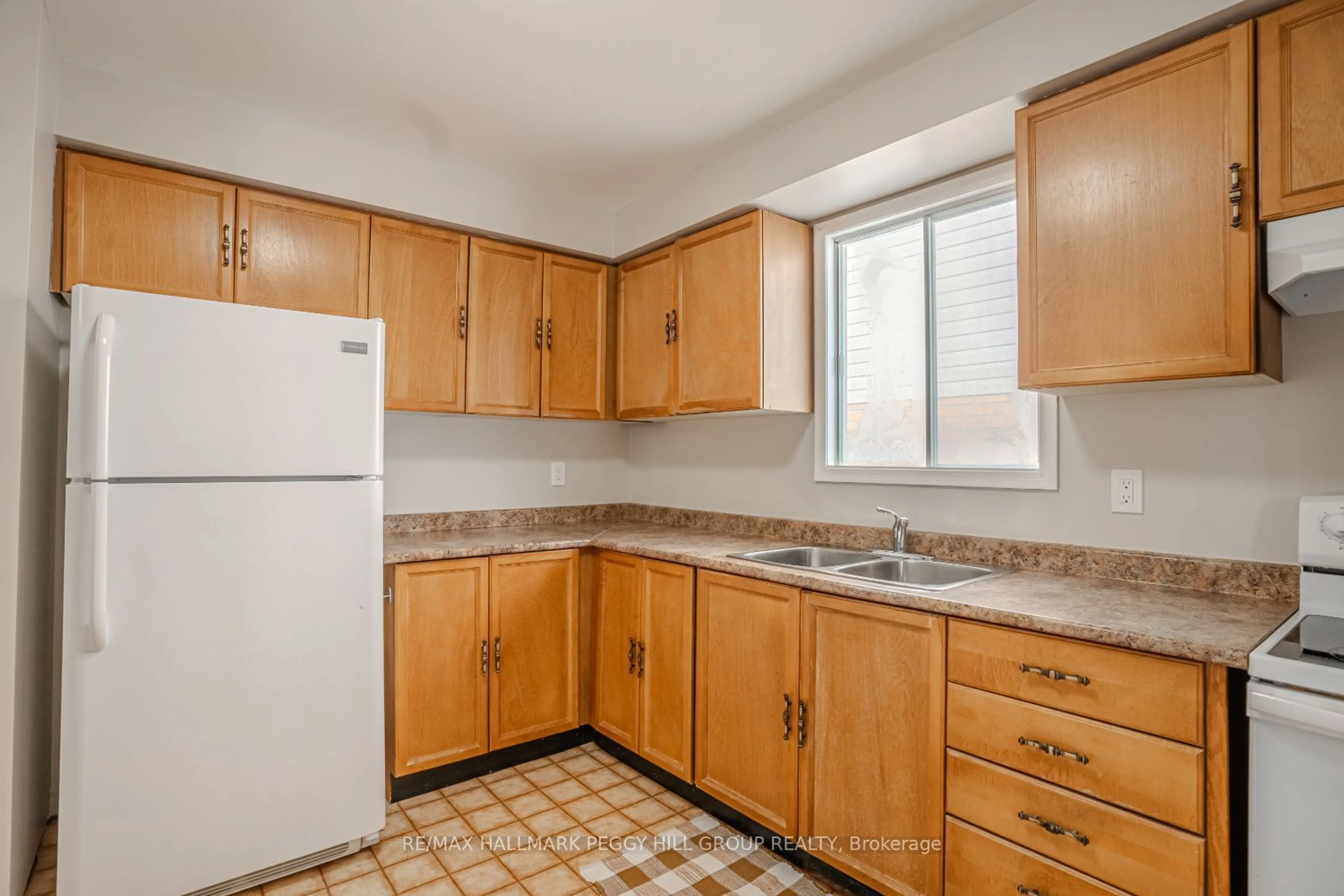 Standard kitchen, unknown for 44 Longview Dr, Bradford West Gwillimbury Ontario L3Z 2H3