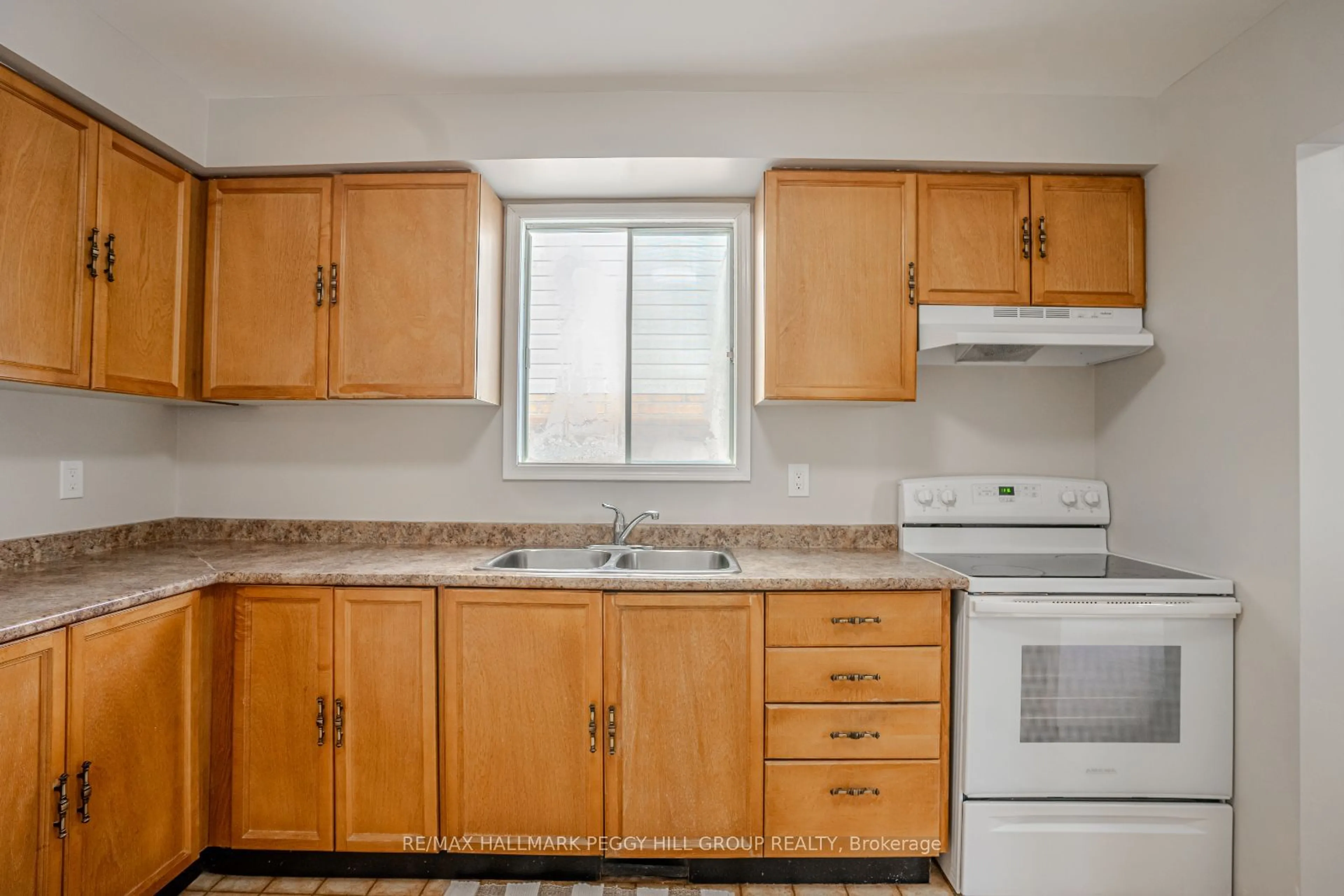 Standard kitchen, unknown for 44 Longview Dr, Bradford West Gwillimbury Ontario L3Z 2H3