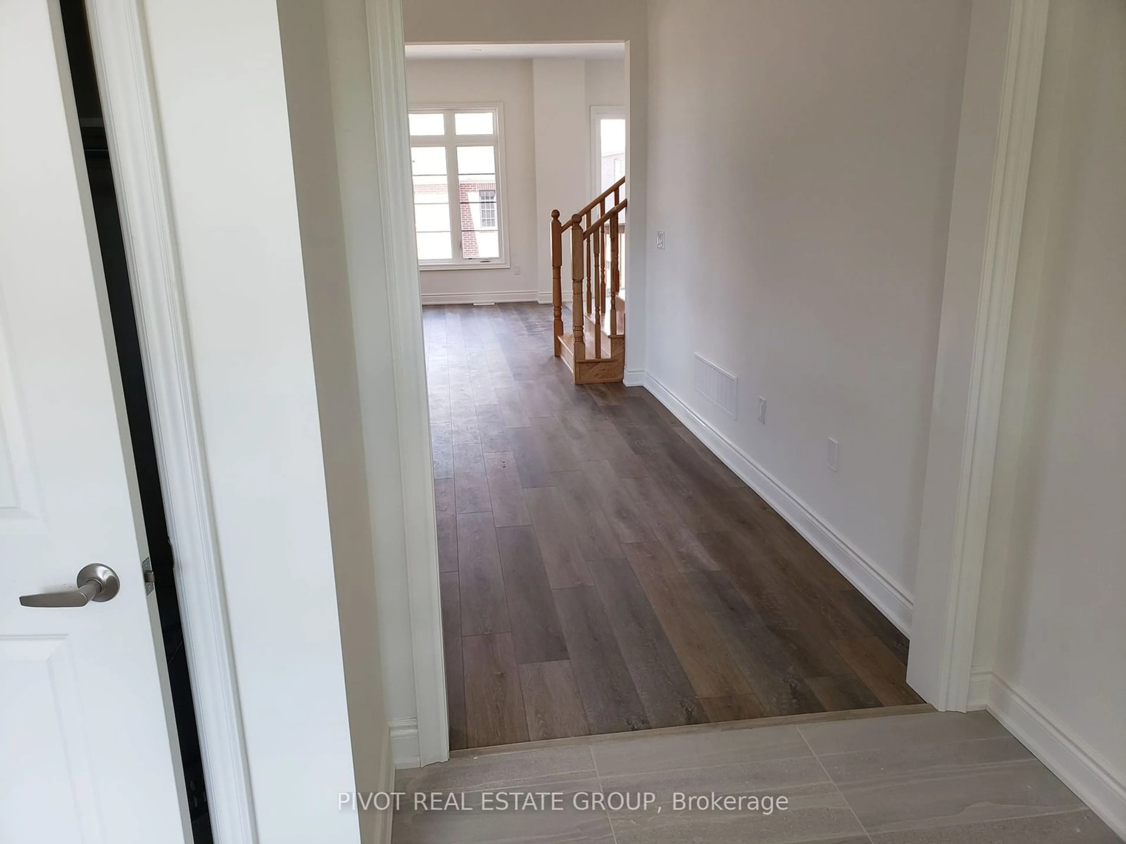 Indoor entryway for 18 Hearn St, Bradford West Gwillimbury Ontario L3Z 4N9