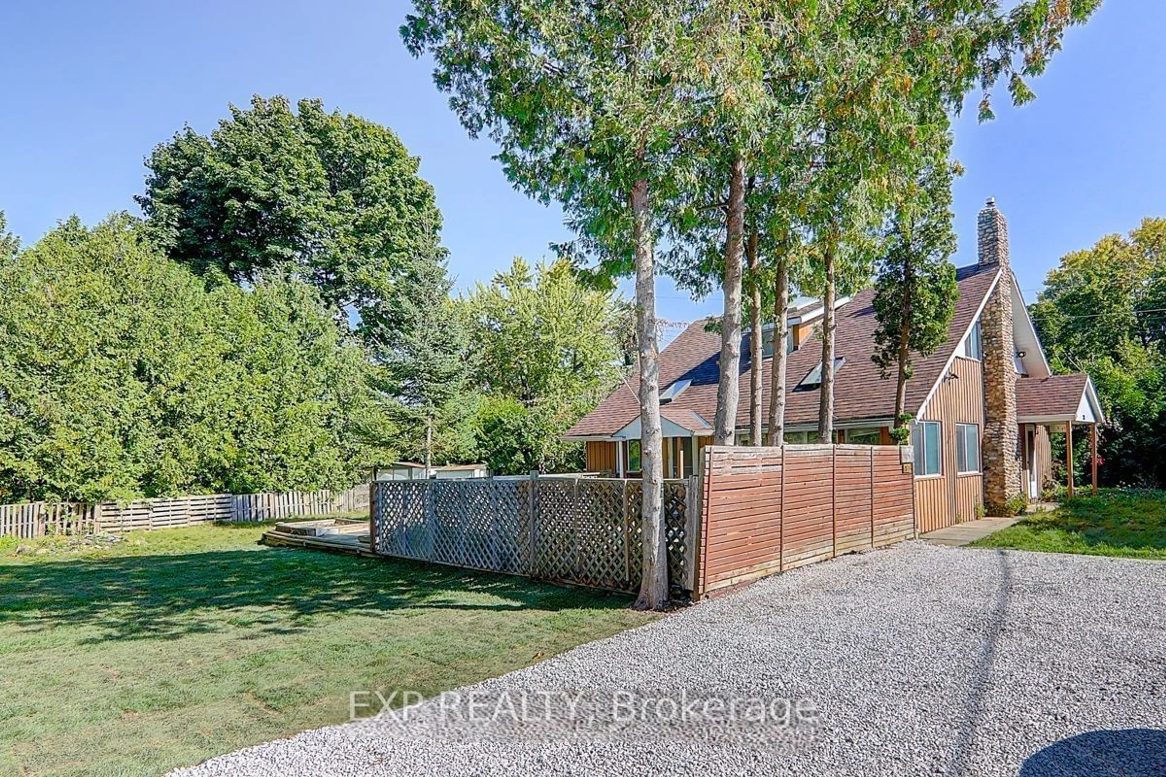 A pic from outside/outdoor area/front of a property/back of a property/a pic from drone, street for 28 Pinery Lane, Georgina Ontario L0E 1L0