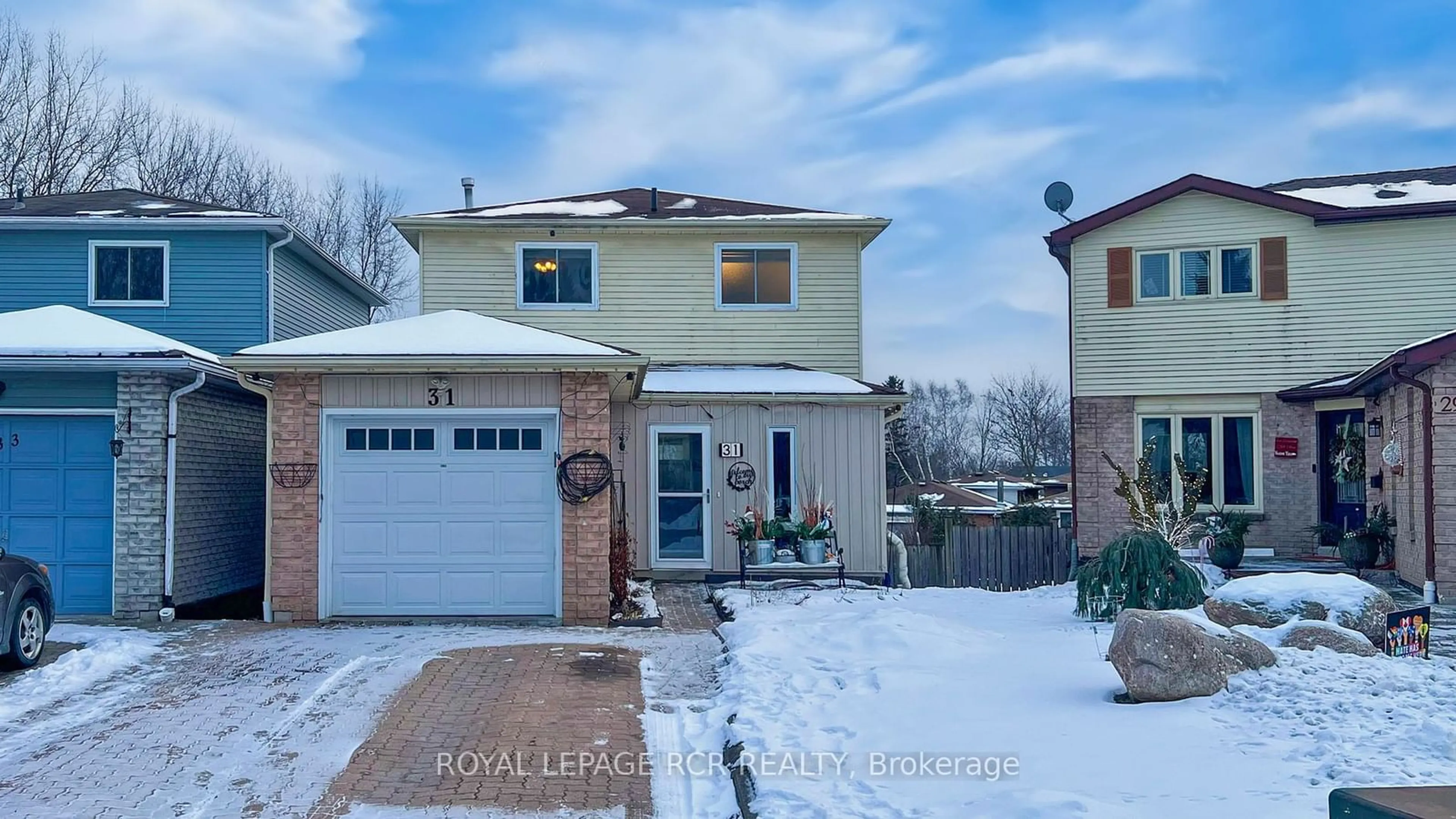 Home with brick exterior material, street for 31 Rak Crt, Bradford West Gwillimbury Ontario L3Z 2X2