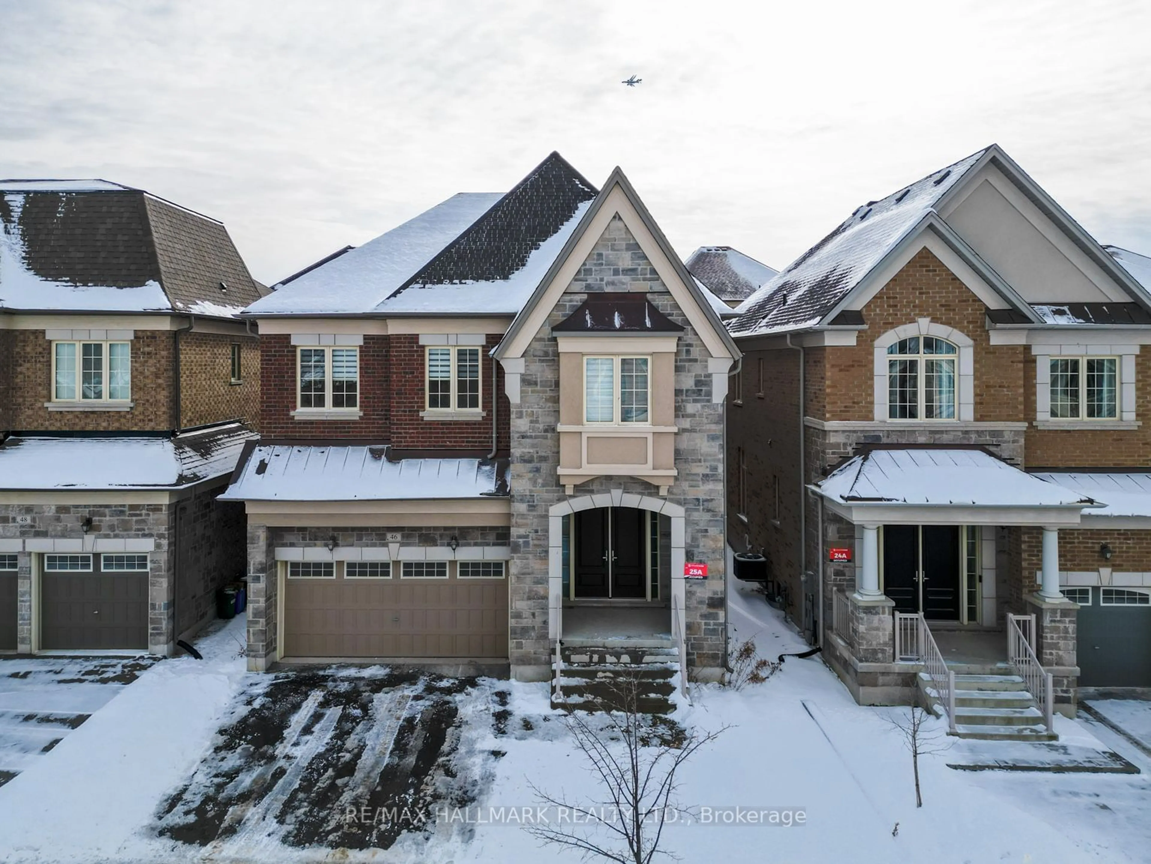 A pic from outside/outdoor area/front of a property/back of a property/a pic from drone, street for 46 Menotti Dr, Richmond Hill Ontario L4E 1G6