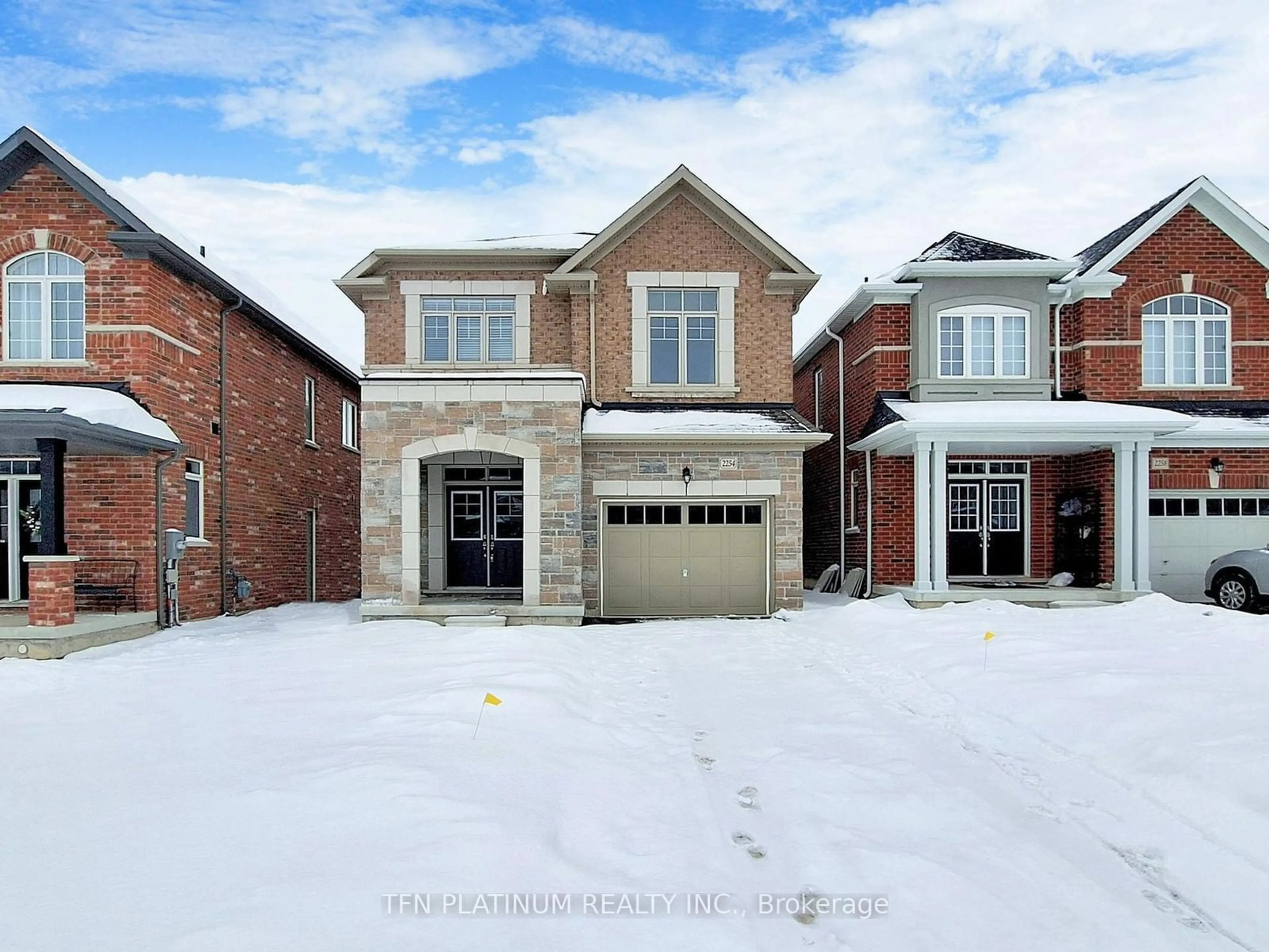 Home with brick exterior material, street for 2254 Grainger Lp, Innisfil Ontario L9S 0N1