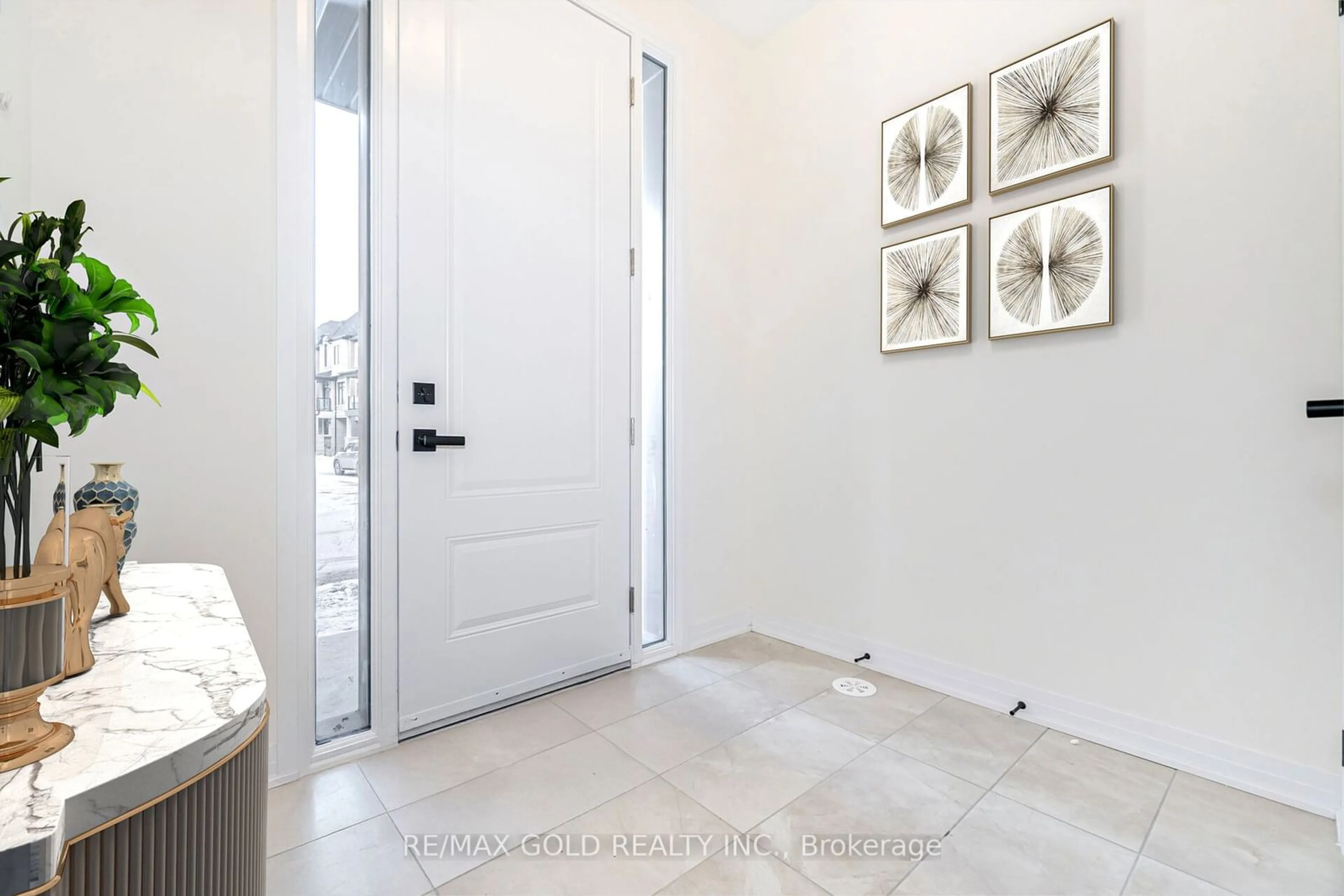 Indoor entryway for 7 Archambault Way, Vaughan Ontario L4H 5G4