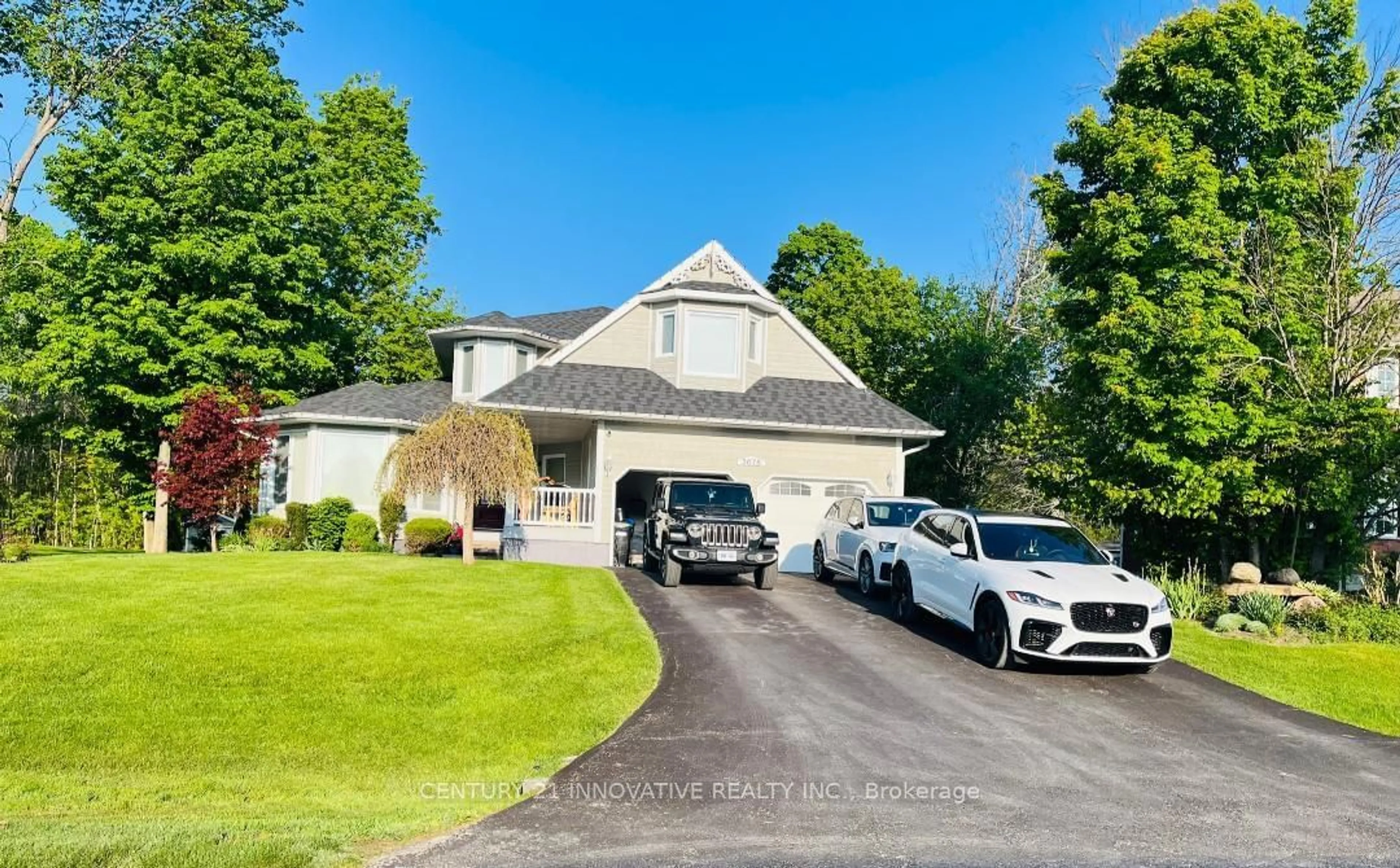 A pic from outside/outdoor area/front of a property/back of a property/a pic from drone, street for 3678 Kimberley St, Innisfil Ontario L9S 2L3